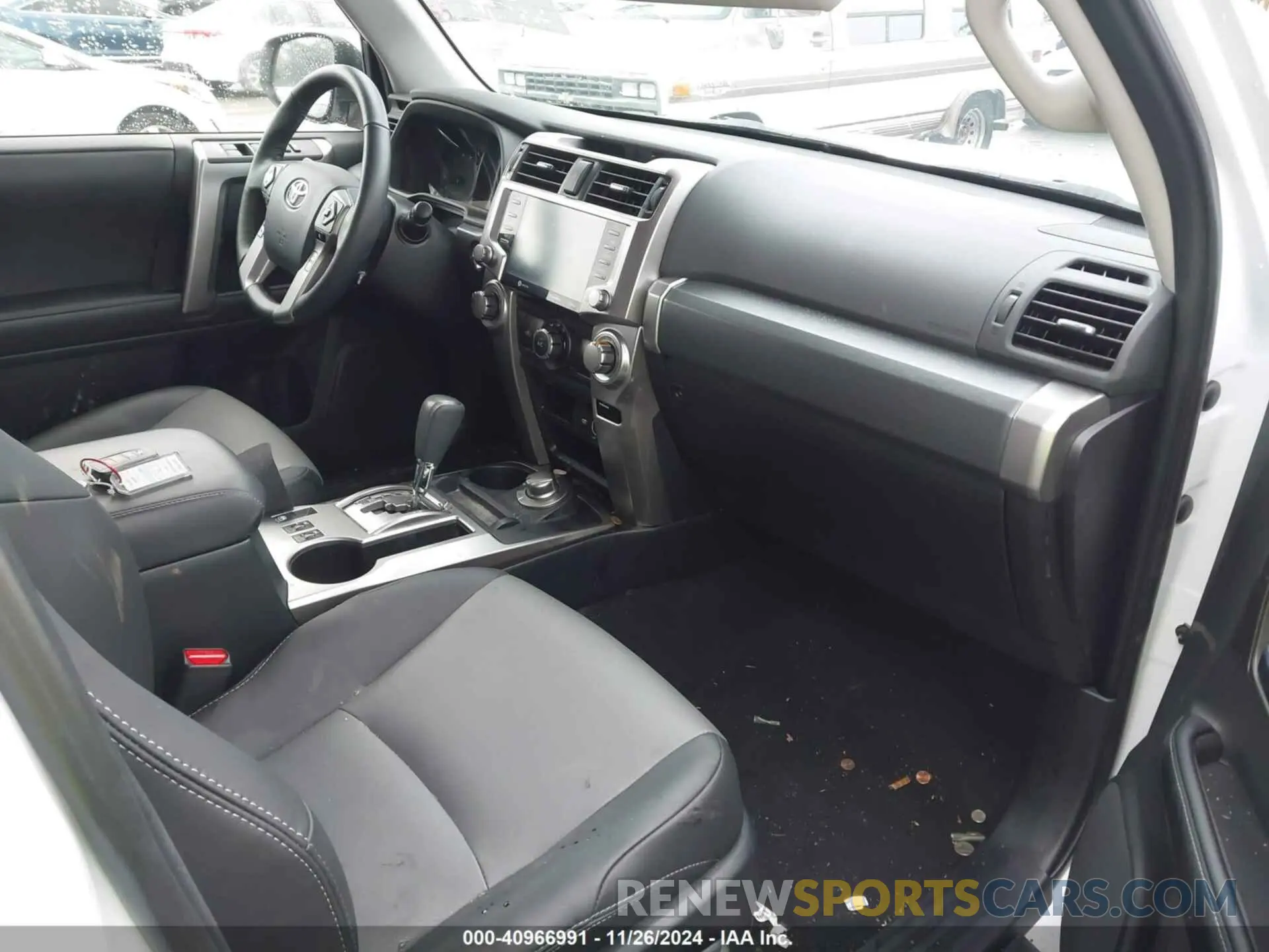 5 fotografías del automóvil dañado JTENU5JR0R6279329 TOYOTA 4RUNNER 2024
