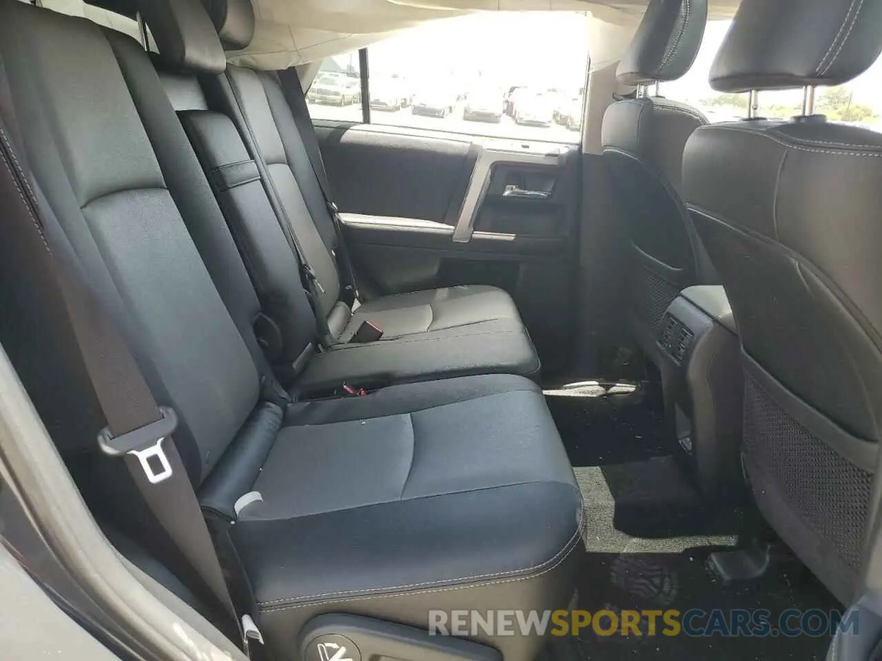 10 fotografías del automóvil dañado JTENU5JR2R6224669 TOYOTA 4RUNNER 2024