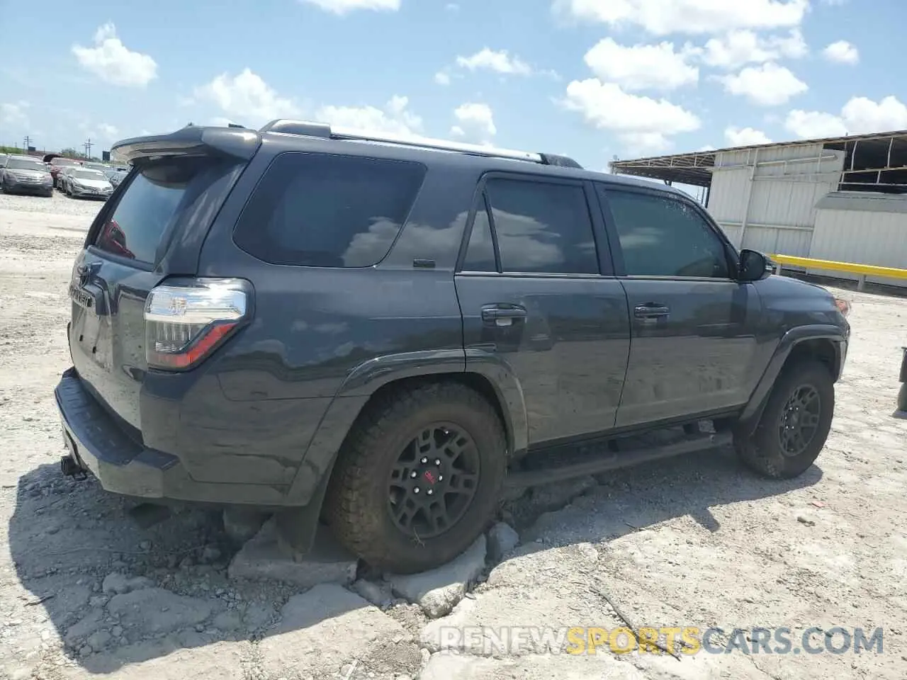3 fotografías del automóvil dañado JTENU5JR2R6224669 TOYOTA 4RUNNER 2024