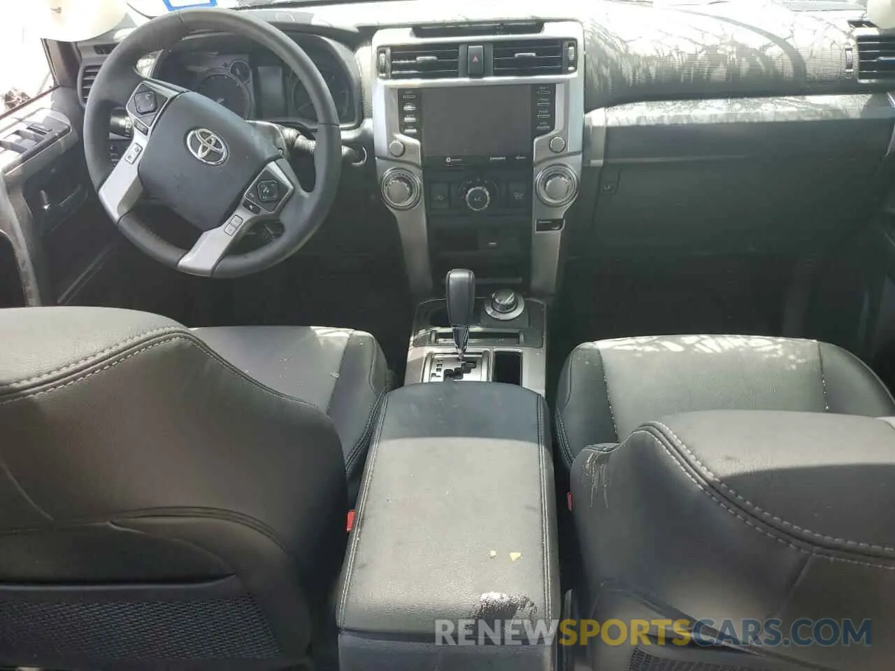 8 fotografías del automóvil dañado JTENU5JR2R6224669 TOYOTA 4RUNNER 2024