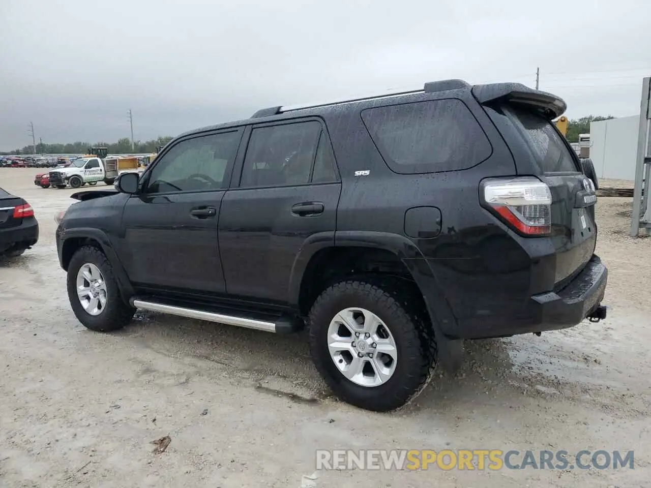 2 fotografías del automóvil dañado JTENU5JR3R6228312 TOYOTA 4RUNNER 2024