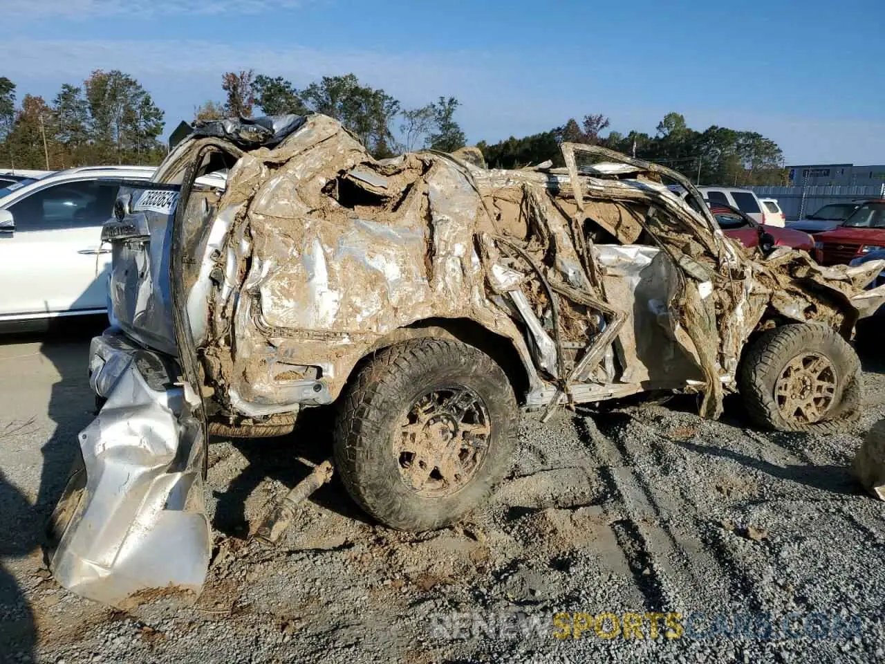 3 fotografías del automóvil dañado JTENU5JR3R6255669 TOYOTA 4RUNNER 2024