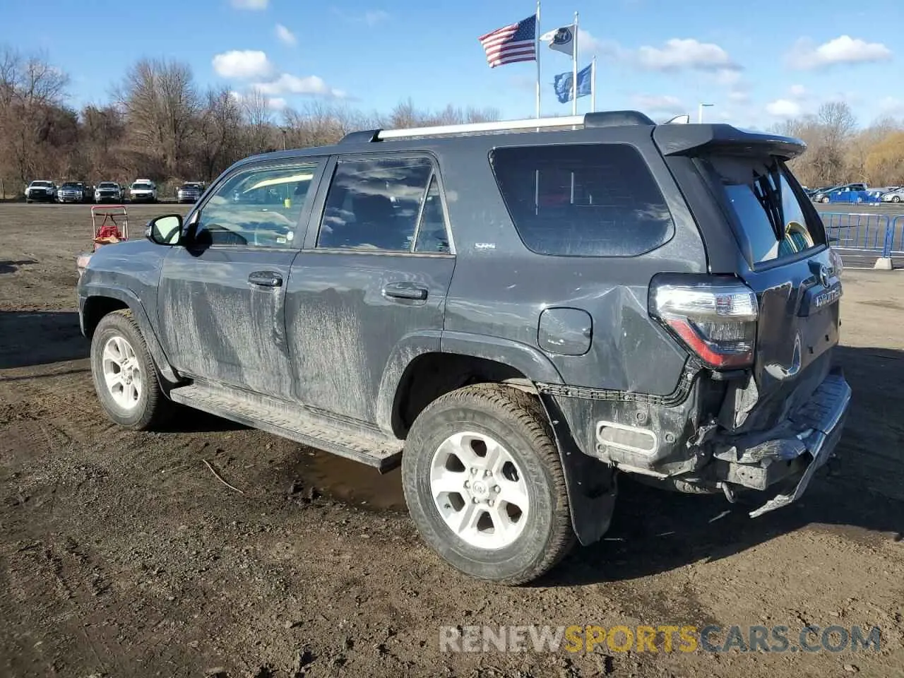 2 fotografías del automóvil dañado JTENU5JR3R6262489 TOYOTA 4RUNNER 2024