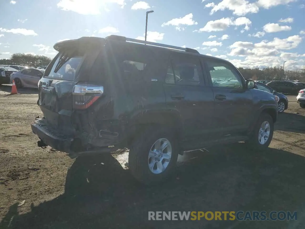 3 fotografías del automóvil dañado JTENU5JR3R6262489 TOYOTA 4RUNNER 2024