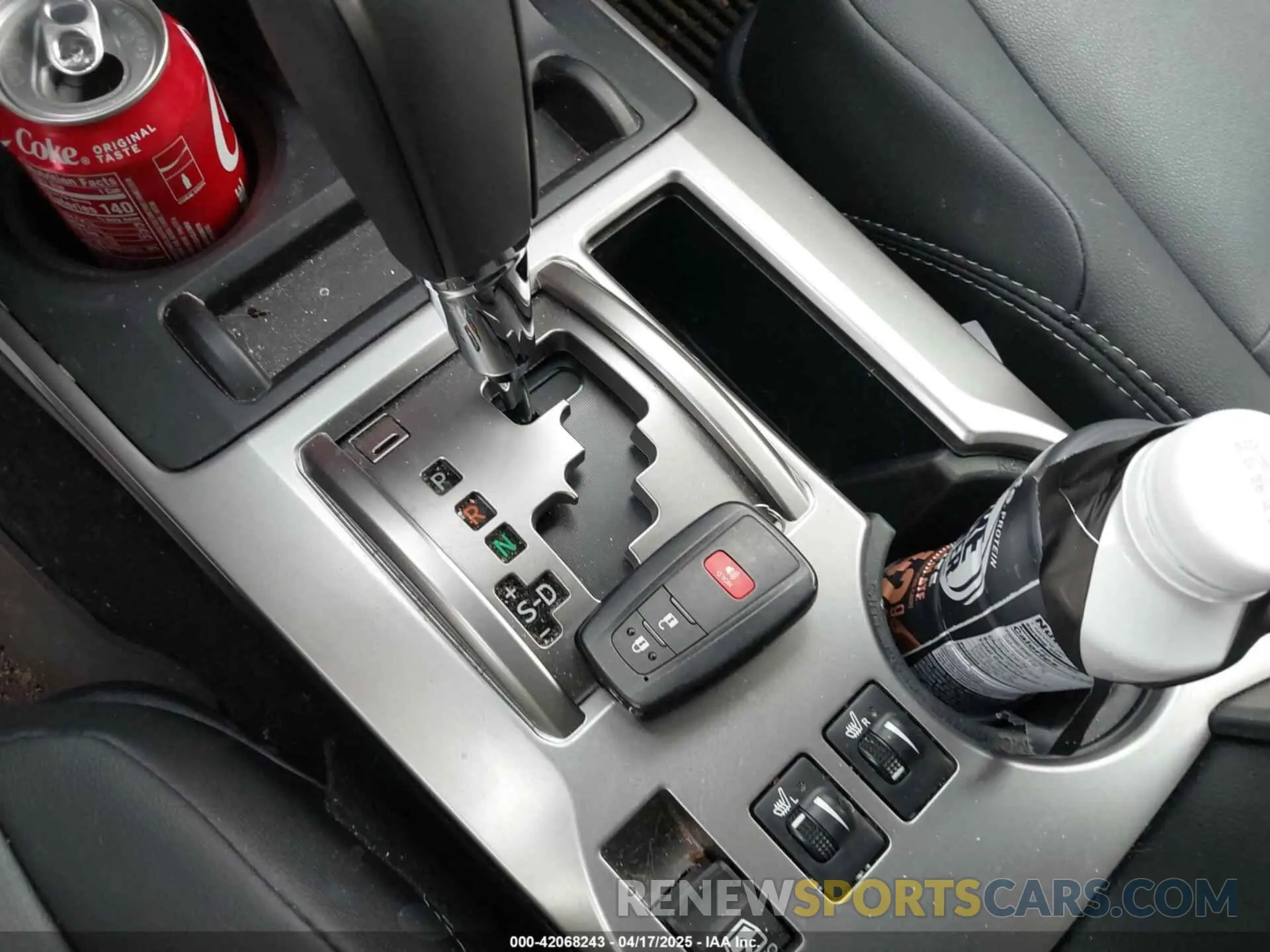 11 fotografías del automóvil dañado JTENU5JR4R6243479 TOYOTA 4RUNNER 2024