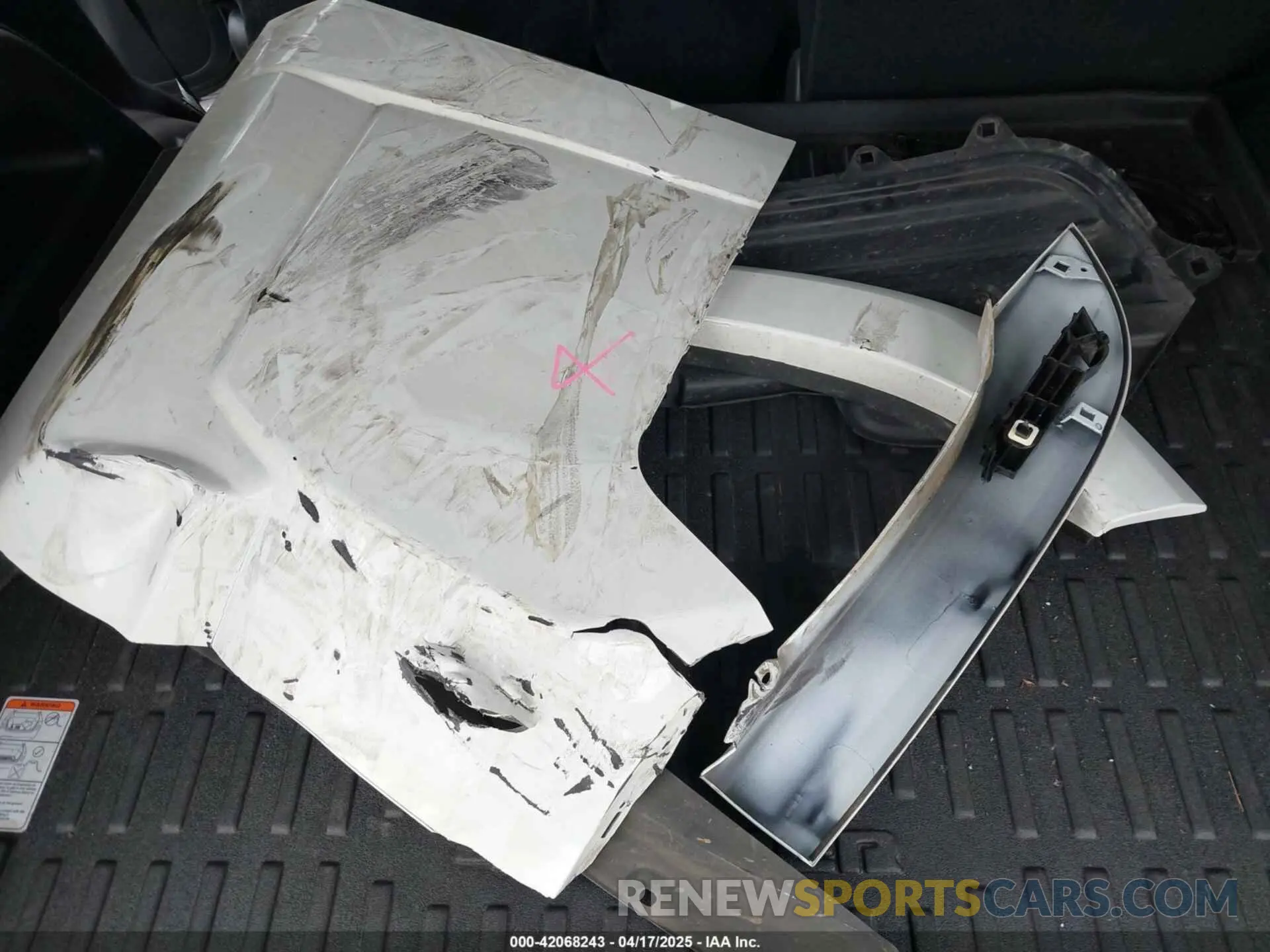 12 fotografías del automóvil dañado JTENU5JR4R6243479 TOYOTA 4RUNNER 2024