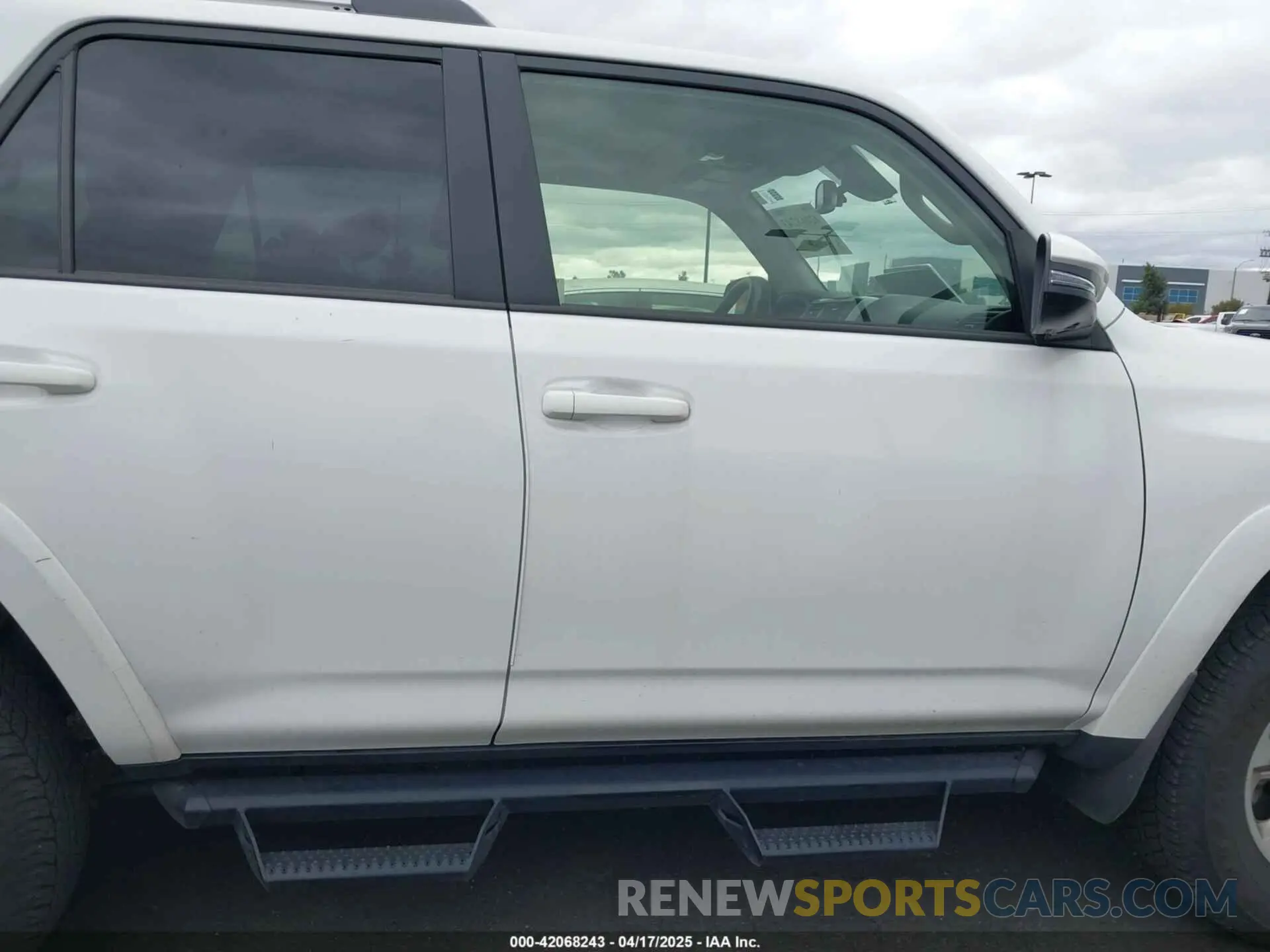 14 fotografías del automóvil dañado JTENU5JR4R6243479 TOYOTA 4RUNNER 2024