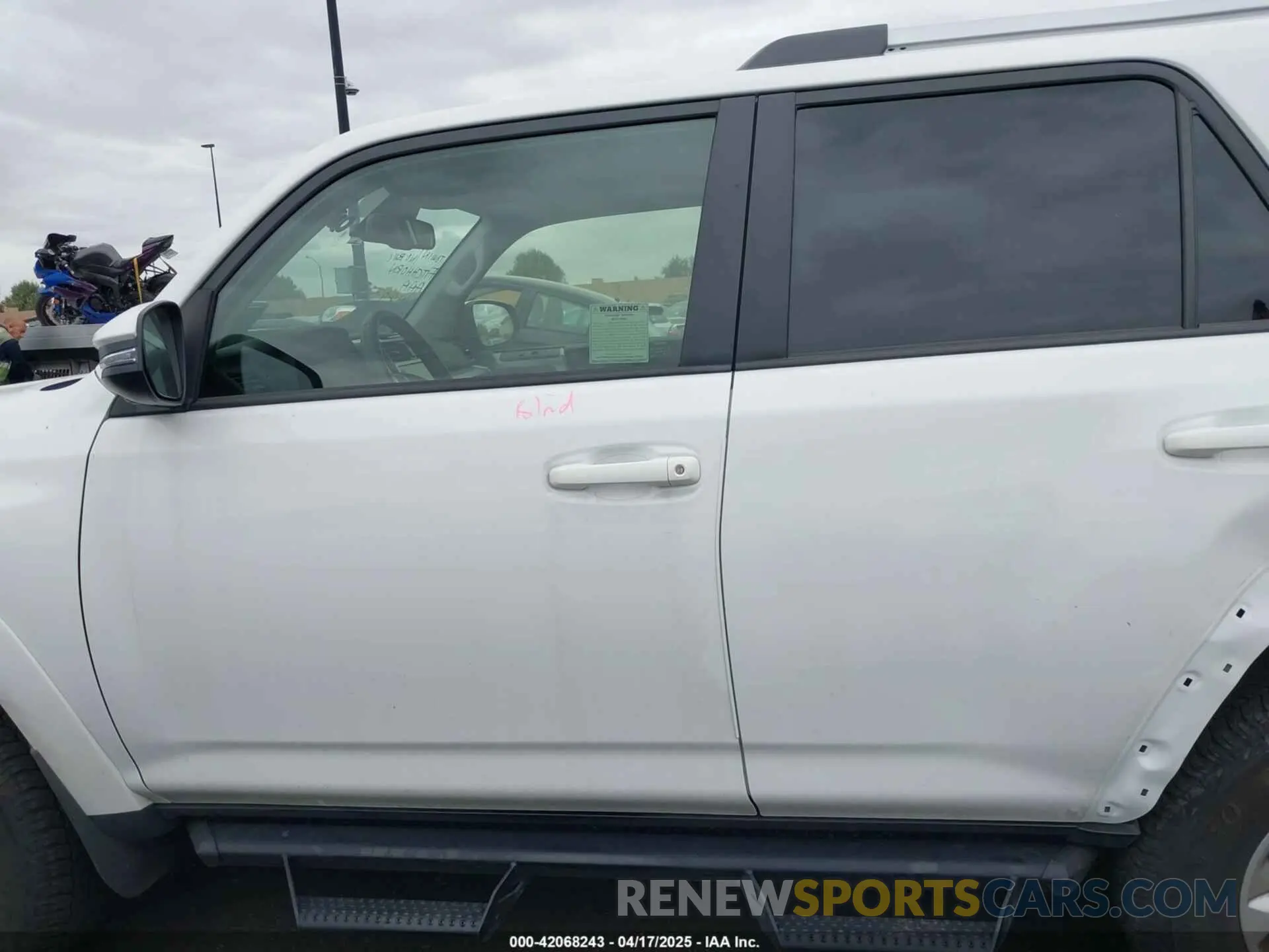 15 fotografías del automóvil dañado JTENU5JR4R6243479 TOYOTA 4RUNNER 2024