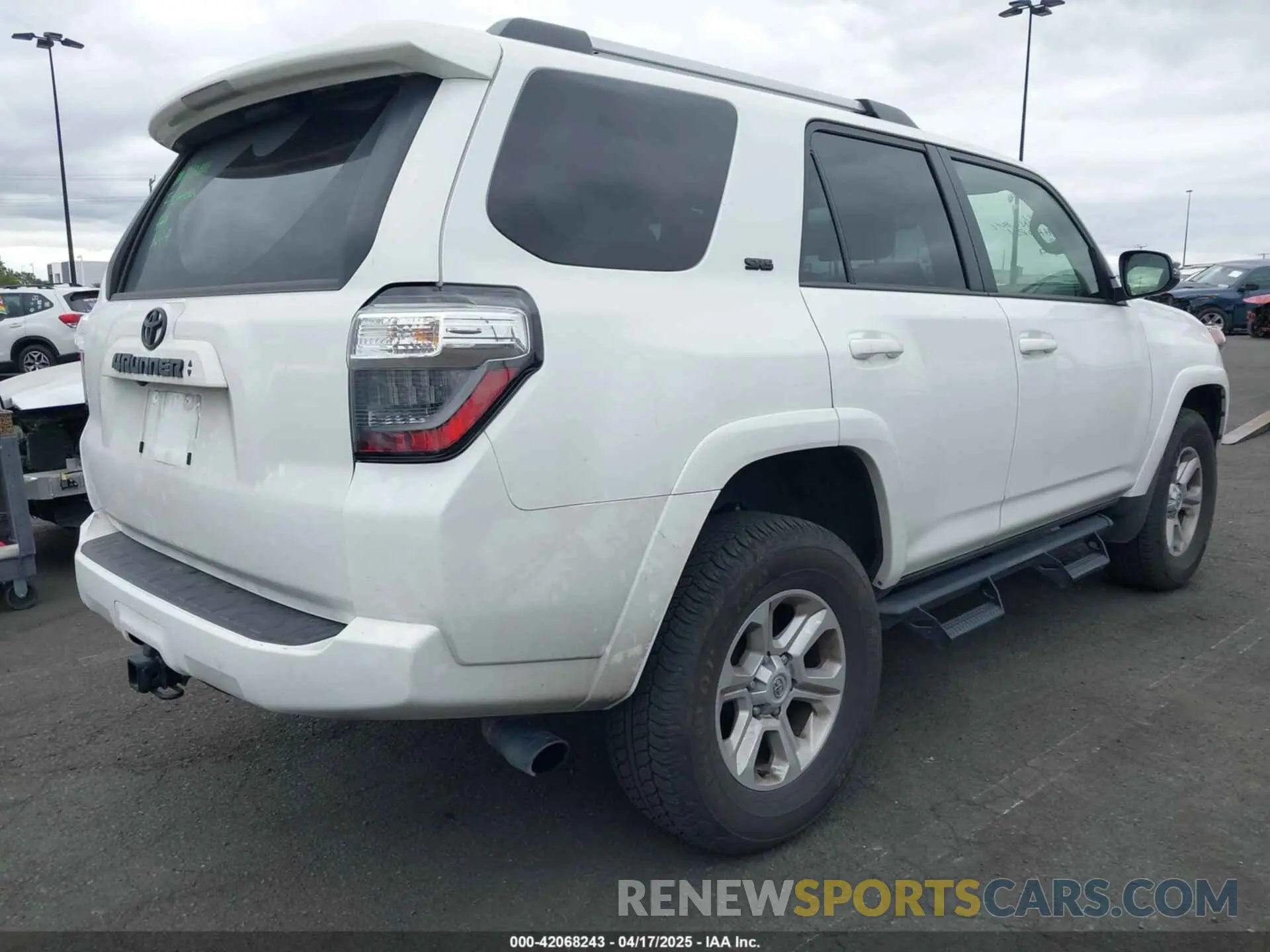 4 fotografías del automóvil dañado JTENU5JR4R6243479 TOYOTA 4RUNNER 2024