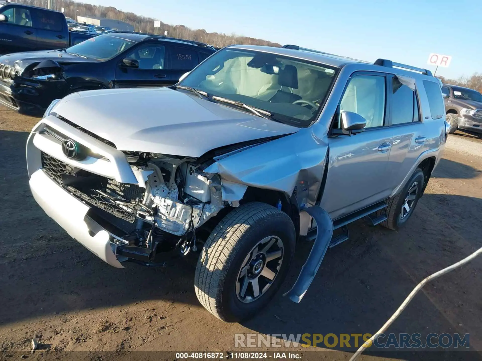2 fotografías del automóvil dañado JTENU5JR5R6233771 TOYOTA 4RUNNER 2024