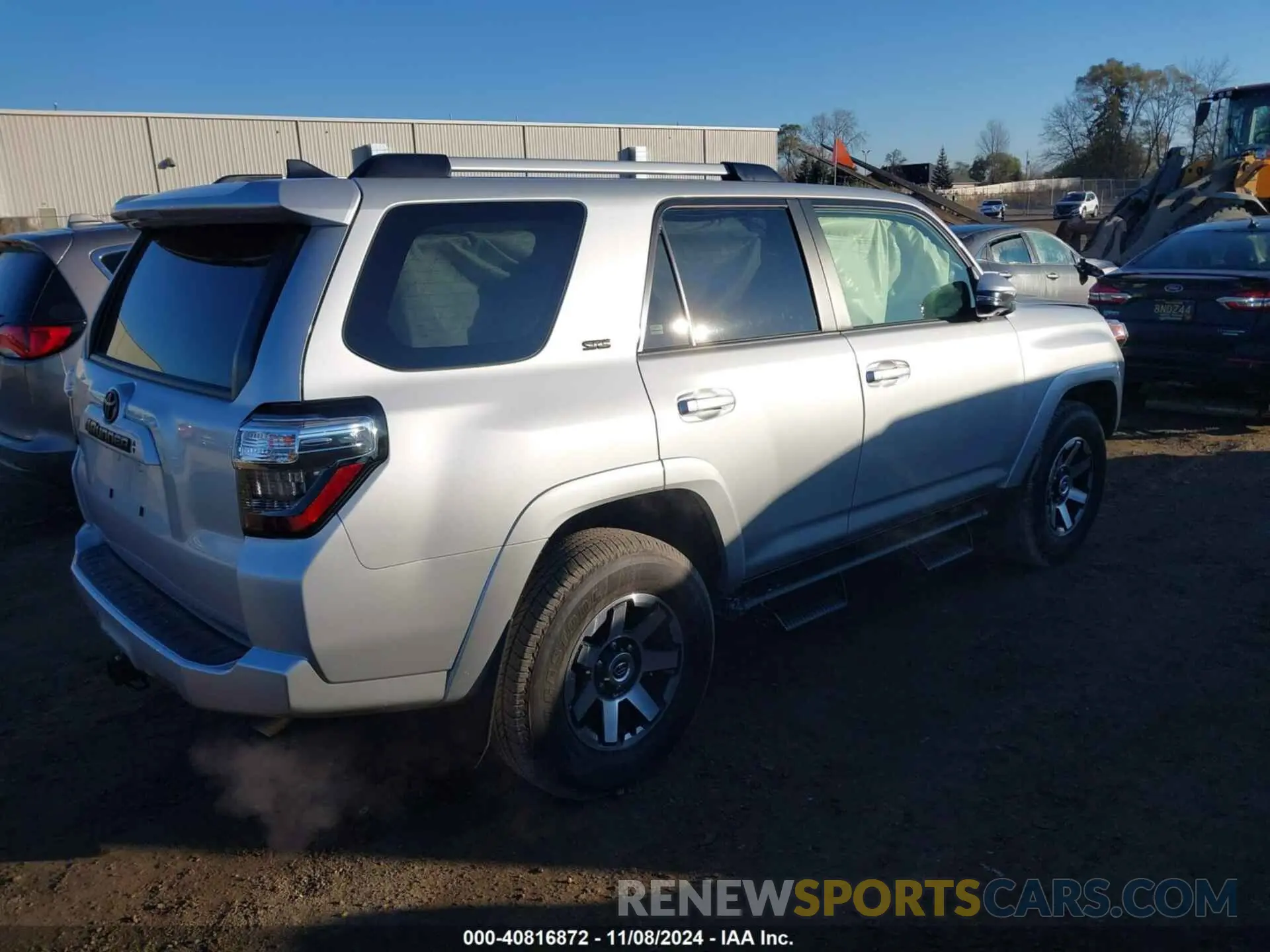 4 fotografías del automóvil dañado JTENU5JR5R6233771 TOYOTA 4RUNNER 2024