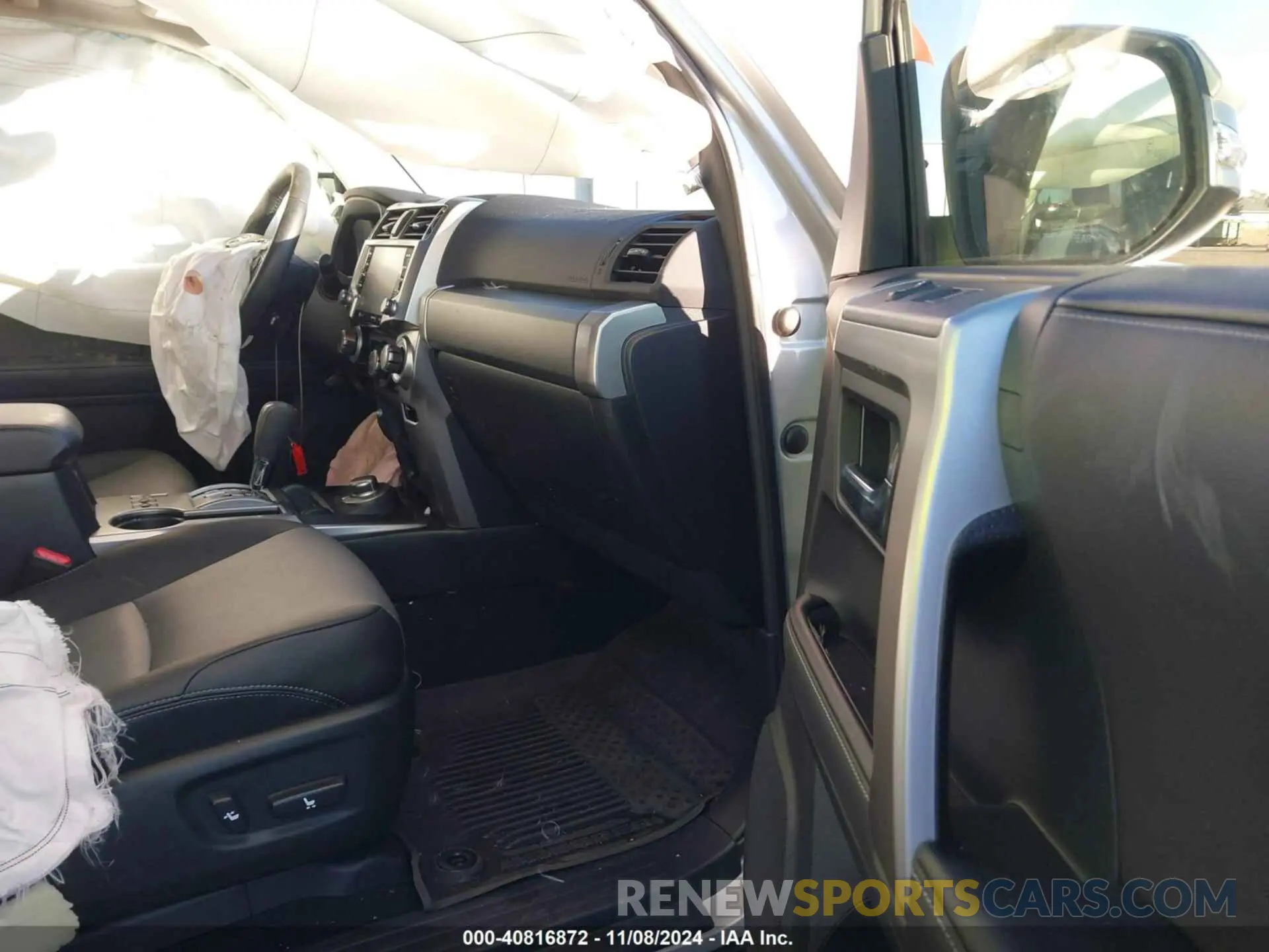 5 fotografías del automóvil dañado JTENU5JR5R6233771 TOYOTA 4RUNNER 2024