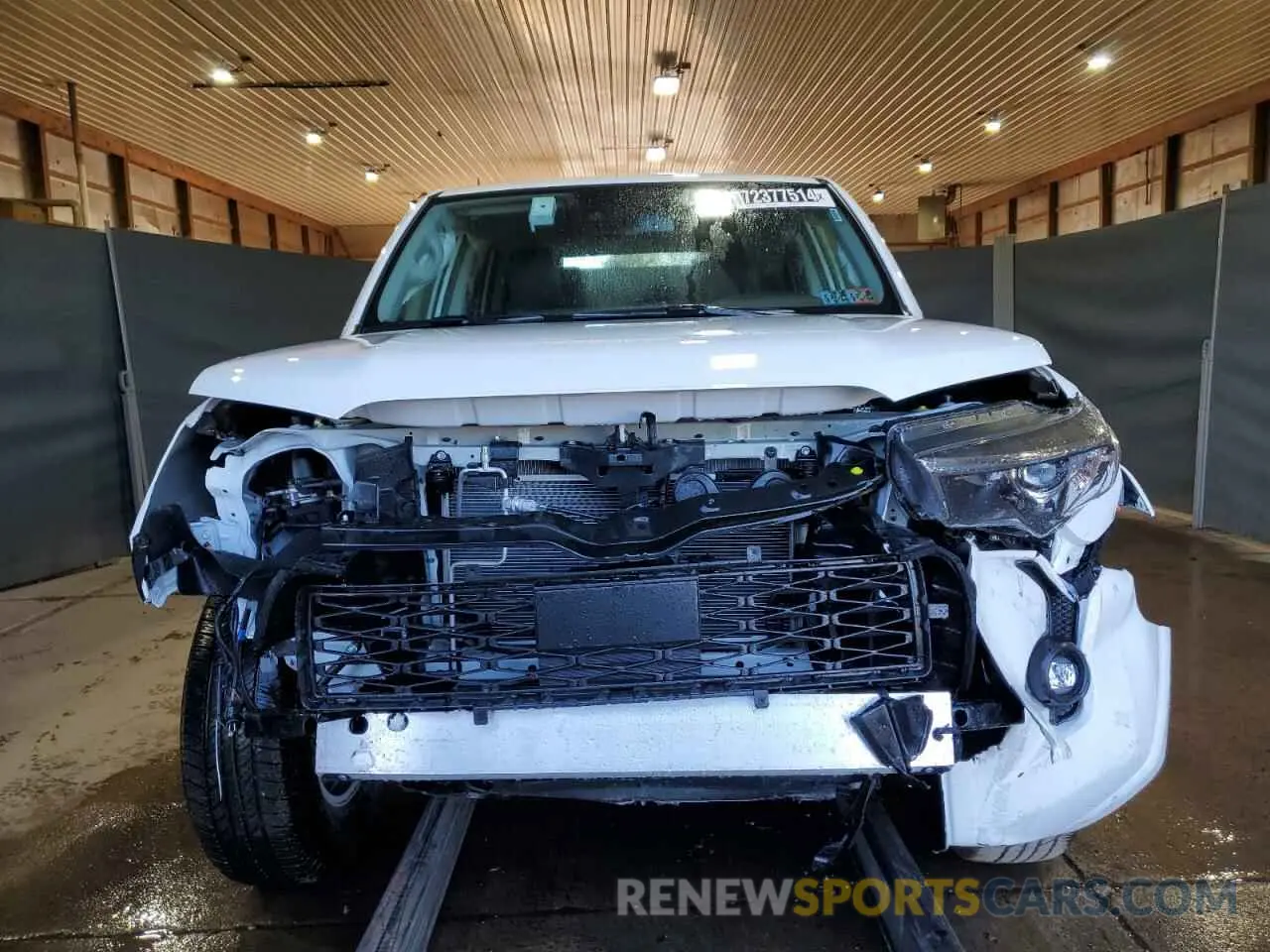 5 fotografías del automóvil dañado JTENU5JR6R6268772 TOYOTA 4RUNNER 2024