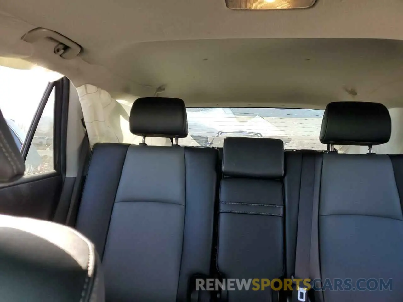 10 fotografías del automóvil dañado JTENU5JR6R6273941 TOYOTA 4RUNNER 2024