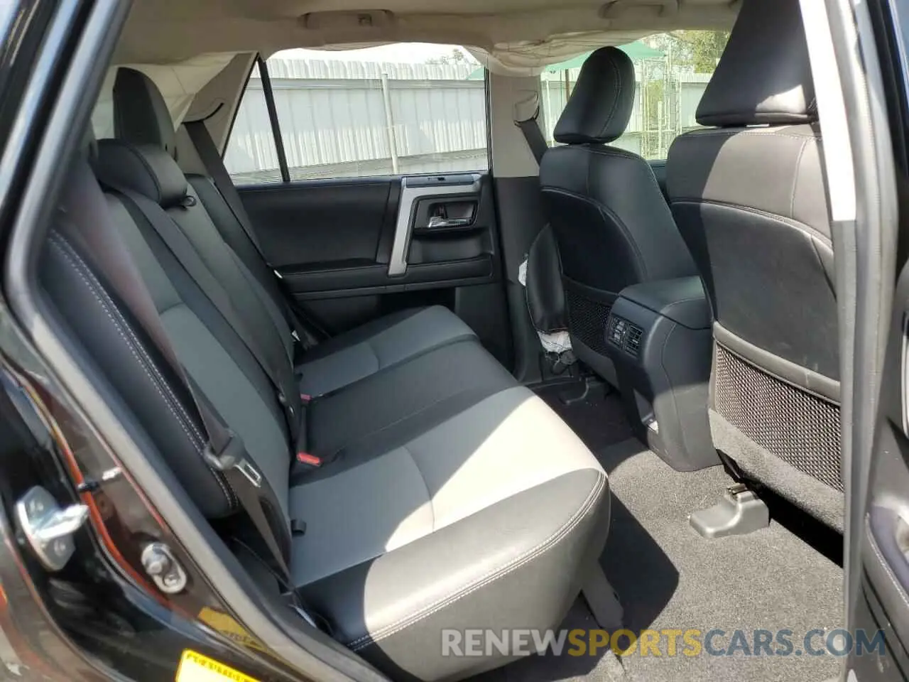 11 fotografías del automóvil dañado JTENU5JR7R6259854 TOYOTA 4RUNNER 2024