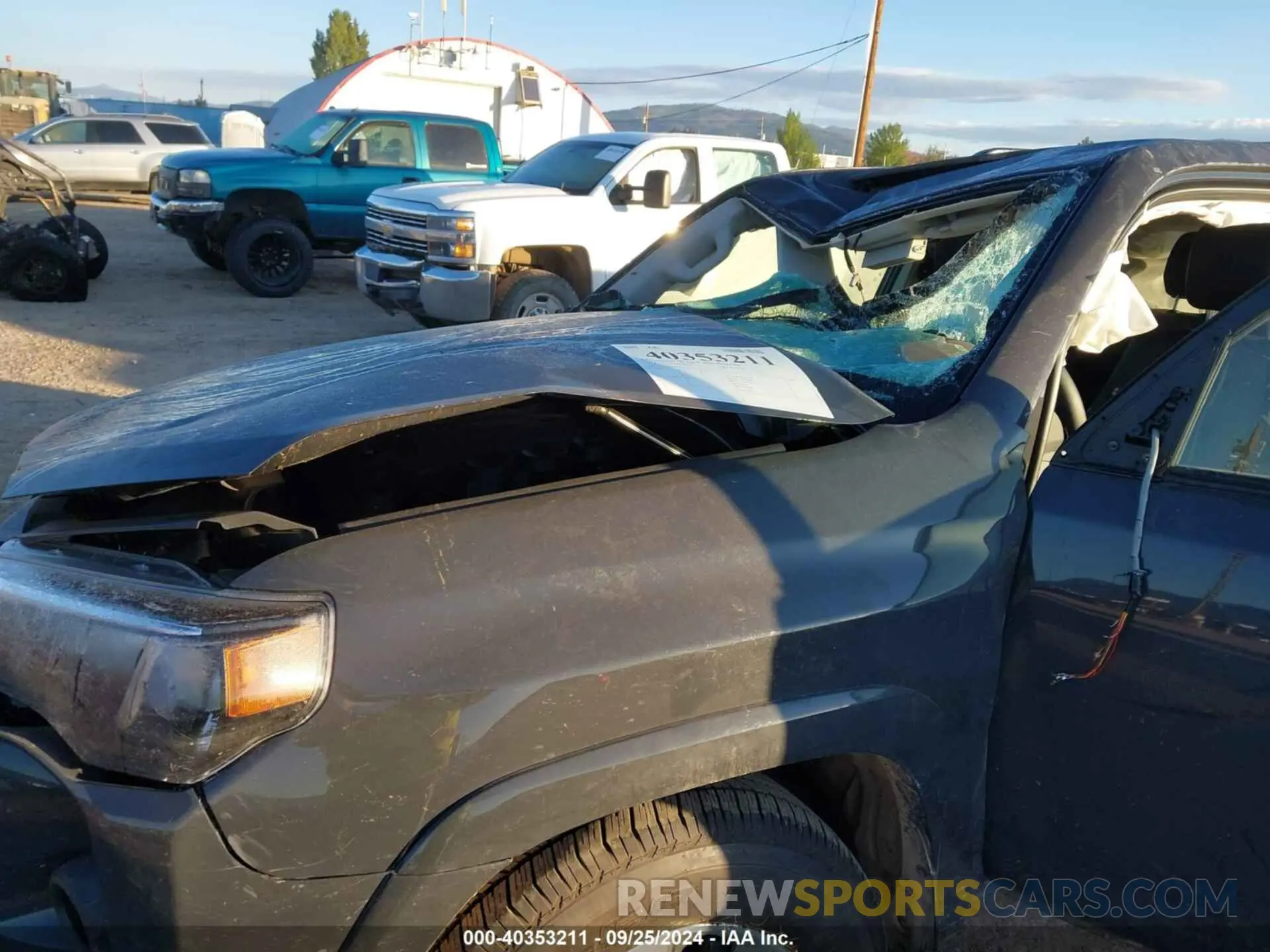 13 fotografías del automóvil dañado JTENU5JR8R6295648 TOYOTA 4RUNNER 2024