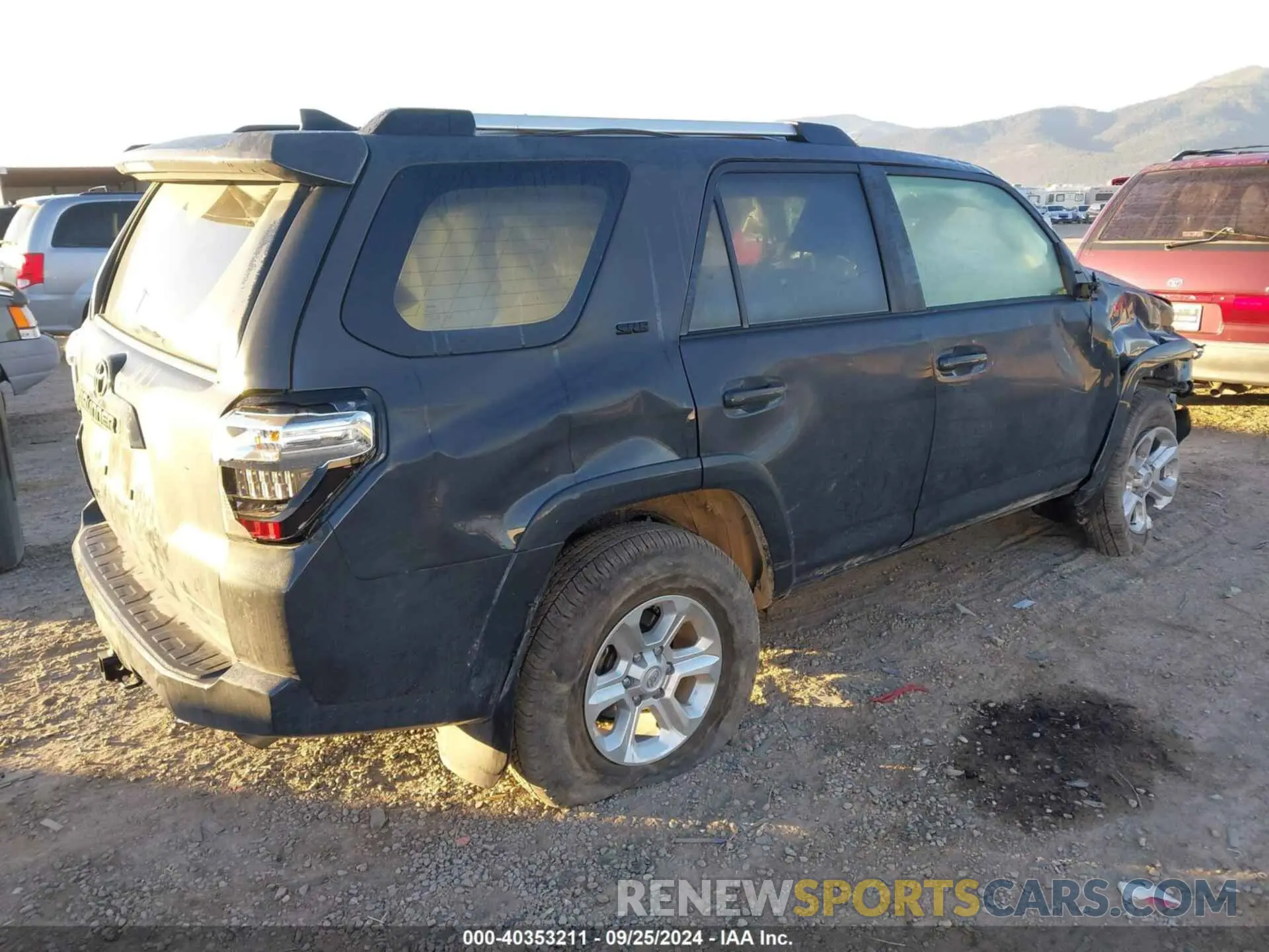 4 fotografías del automóvil dañado JTENU5JR8R6295648 TOYOTA 4RUNNER 2024