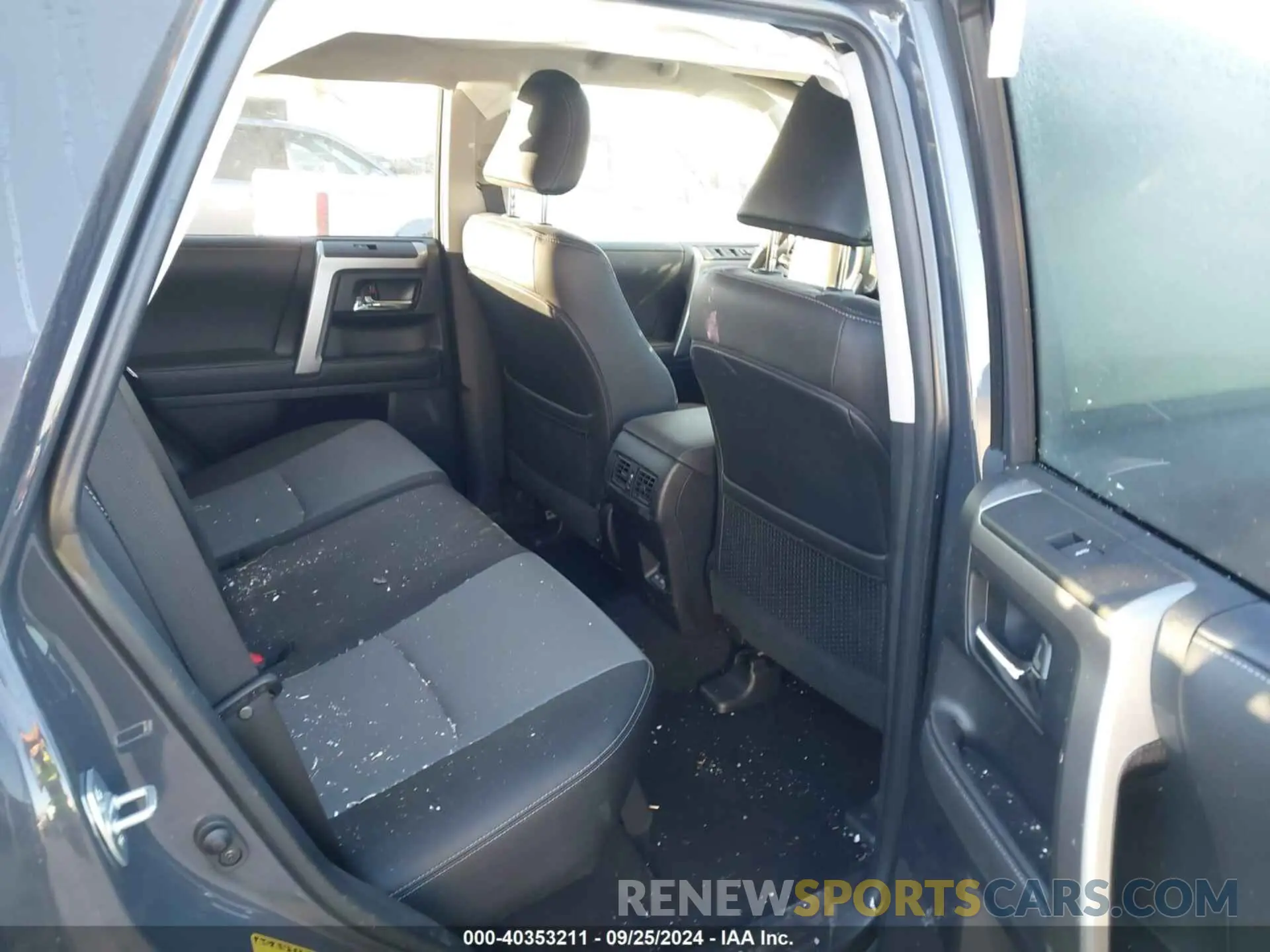 8 fotografías del automóvil dañado JTENU5JR8R6295648 TOYOTA 4RUNNER 2024