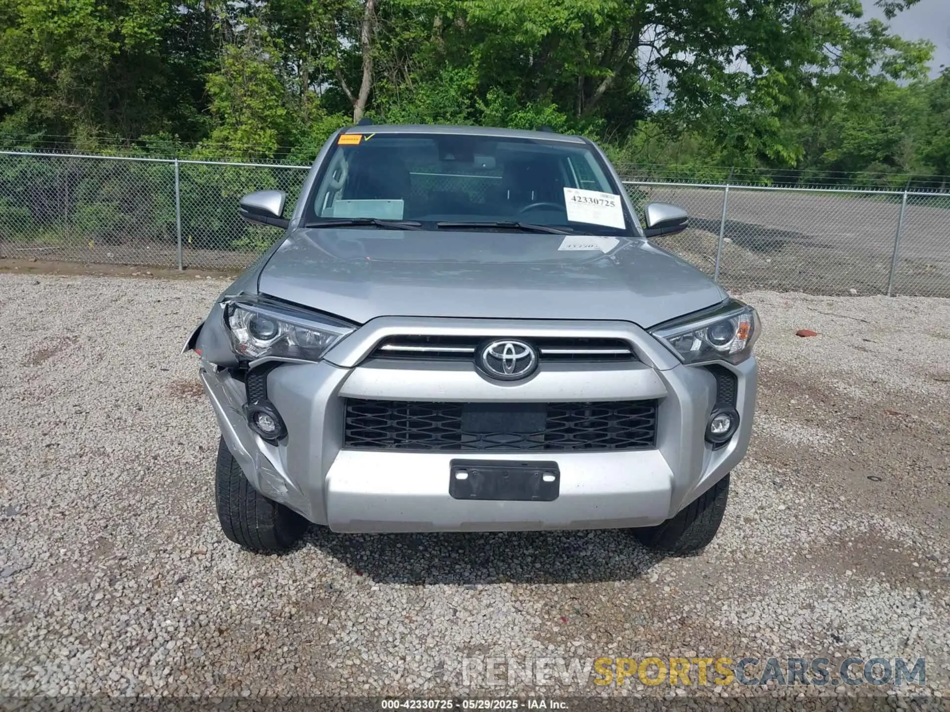 12 fotografías del automóvil dañado JTENU5JR9R6238505 TOYOTA 4RUNNER 2024