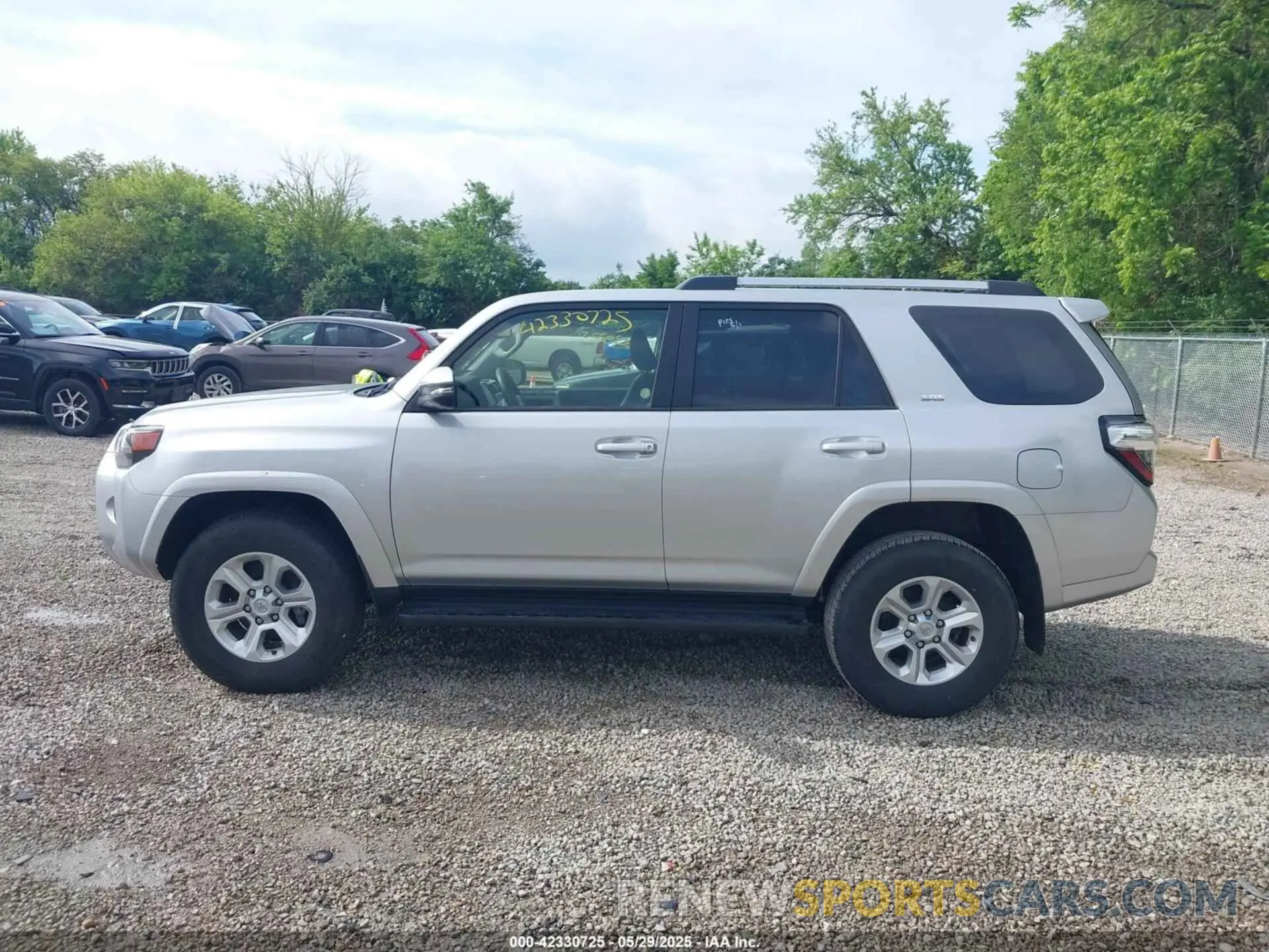 14 fotografías del automóvil dañado JTENU5JR9R6238505 TOYOTA 4RUNNER 2024