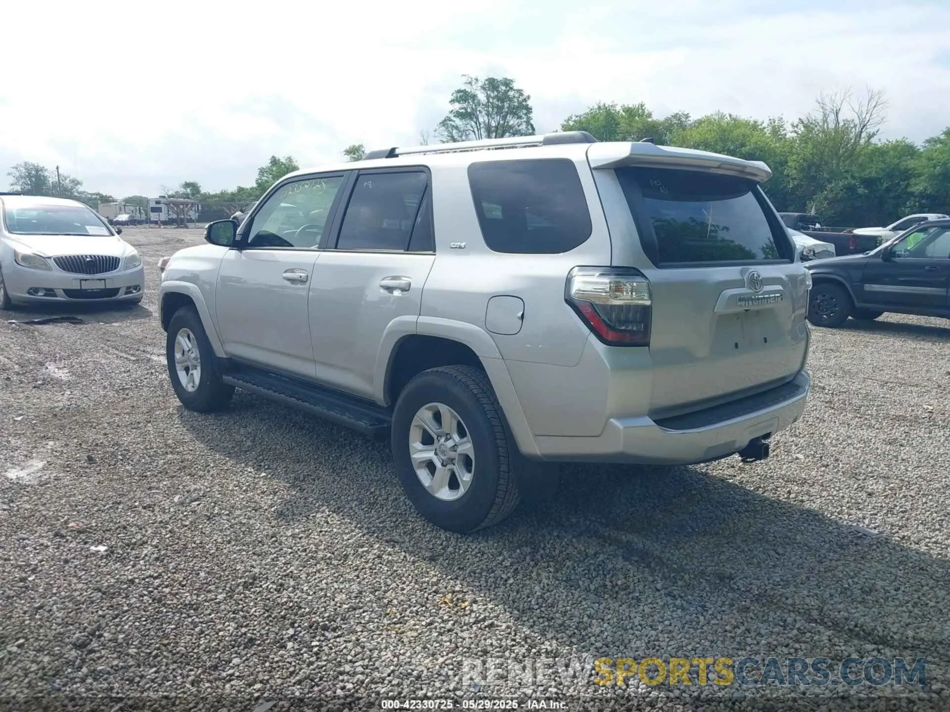 3 fotografías del automóvil dañado JTENU5JR9R6238505 TOYOTA 4RUNNER 2024