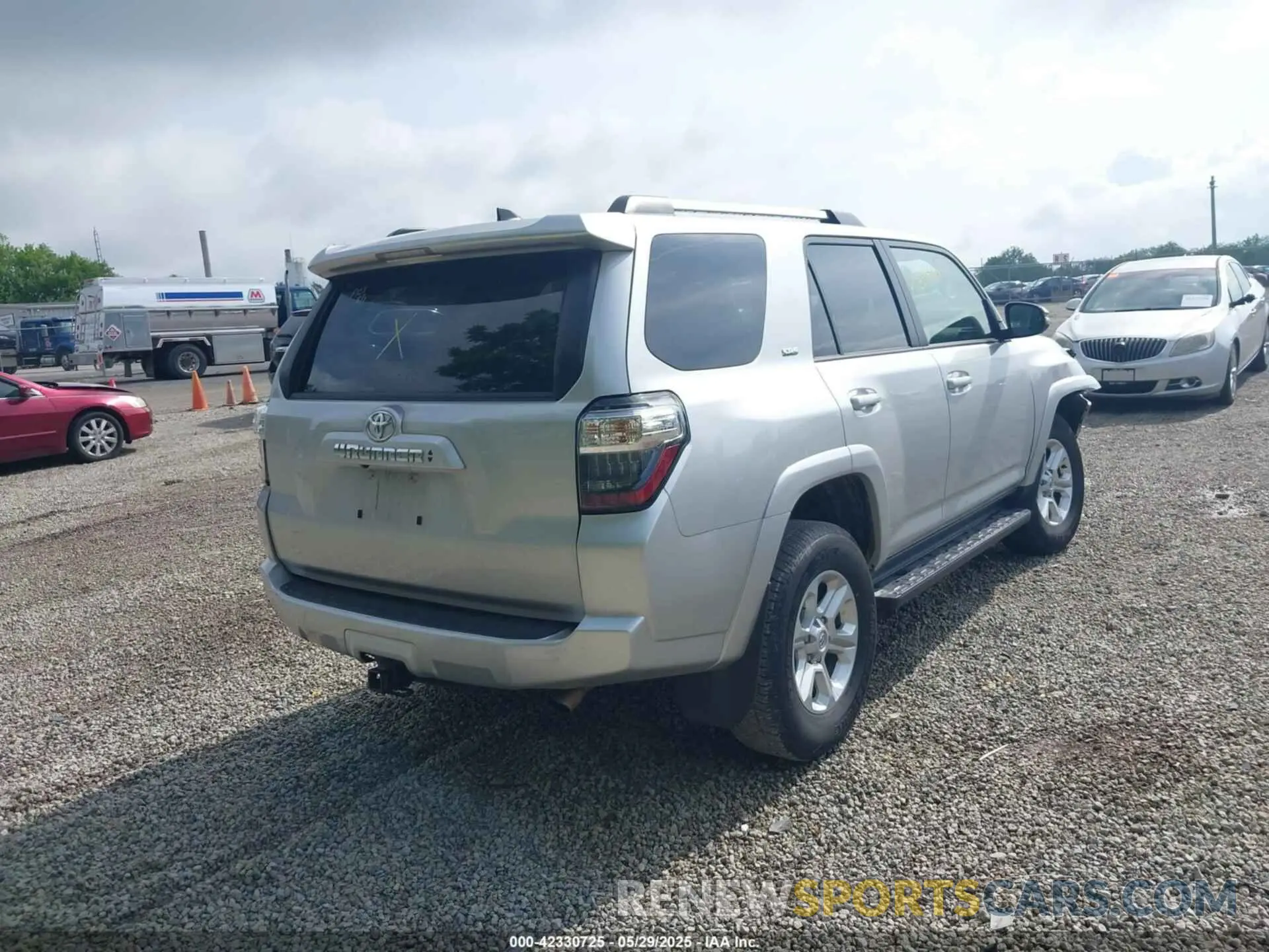 4 fotografías del automóvil dañado JTENU5JR9R6238505 TOYOTA 4RUNNER 2024