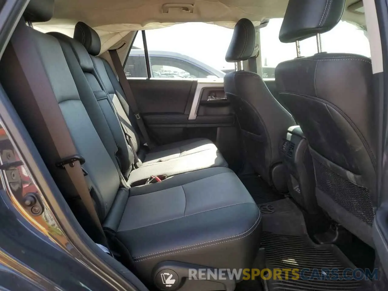 11 fotografías del automóvil dañado JTENU5JR9R6303563 TOYOTA 4RUNNER 2024