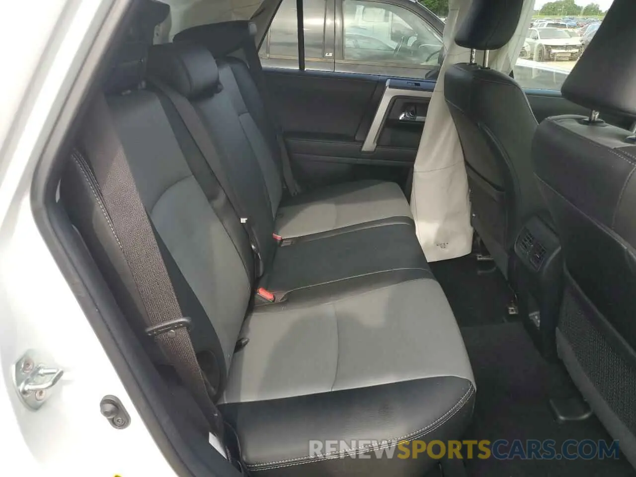 11 fotografías del automóvil dañado JTENU5JRXR6302745 TOYOTA 4RUNNER 2024