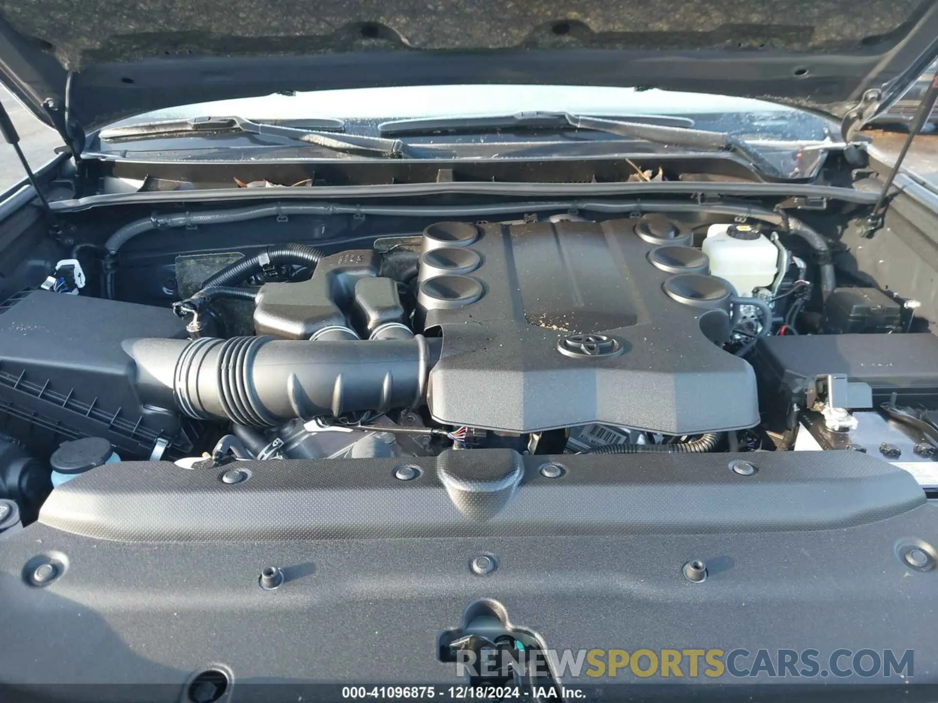 10 fotografías del automóvil dañado JTEPU5JR4R6286907 TOYOTA 4RUNNER 2024