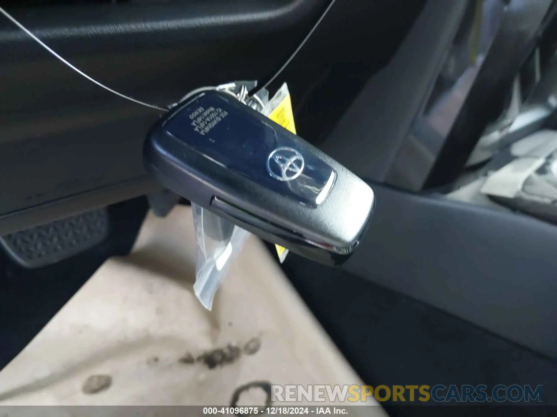 11 fotografías del automóvil dañado JTEPU5JR4R6286907 TOYOTA 4RUNNER 2024