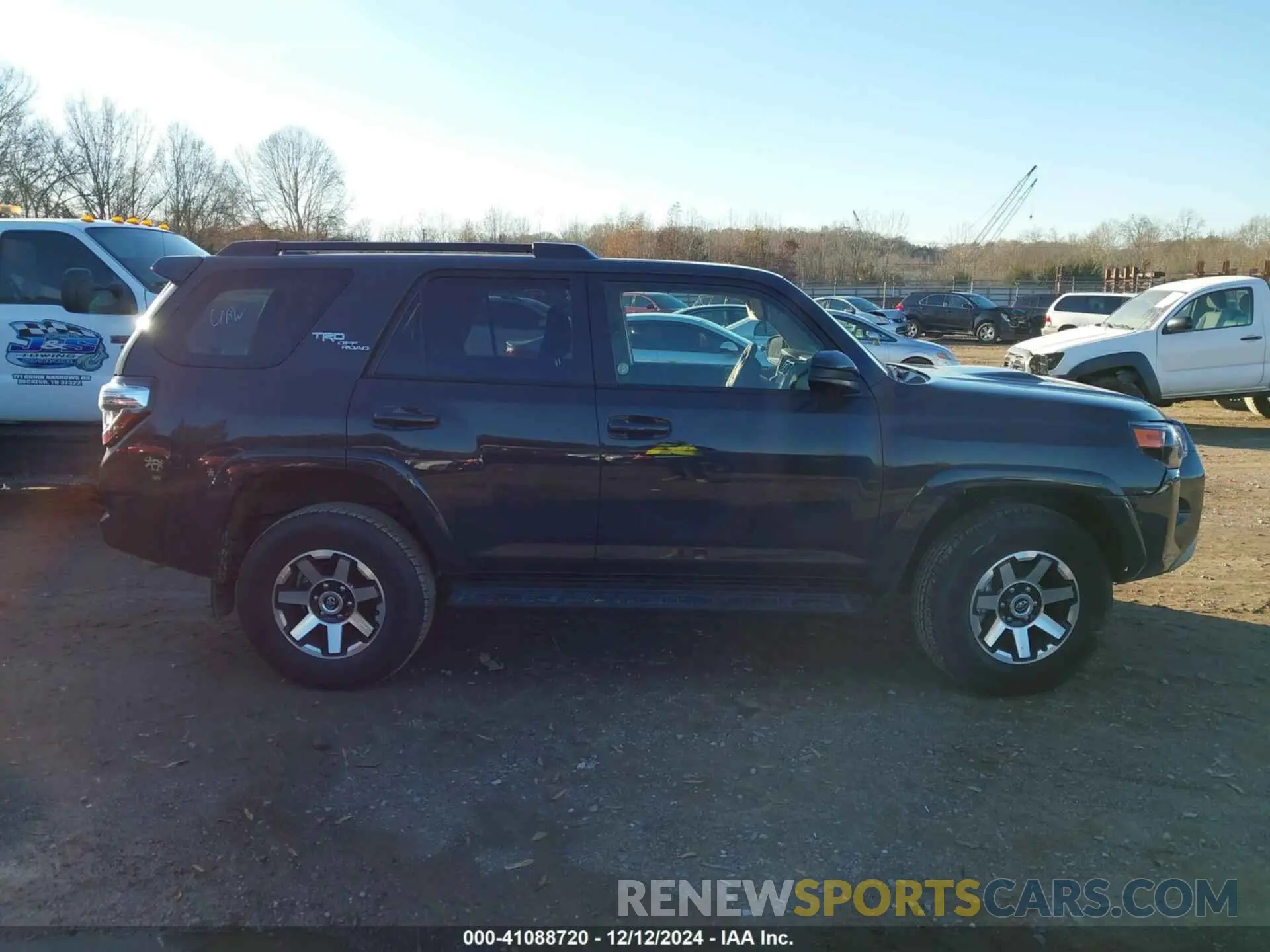 13 fotografías del automóvil dañado JTEPU5JR6R6267629 TOYOTA 4RUNNER 2024