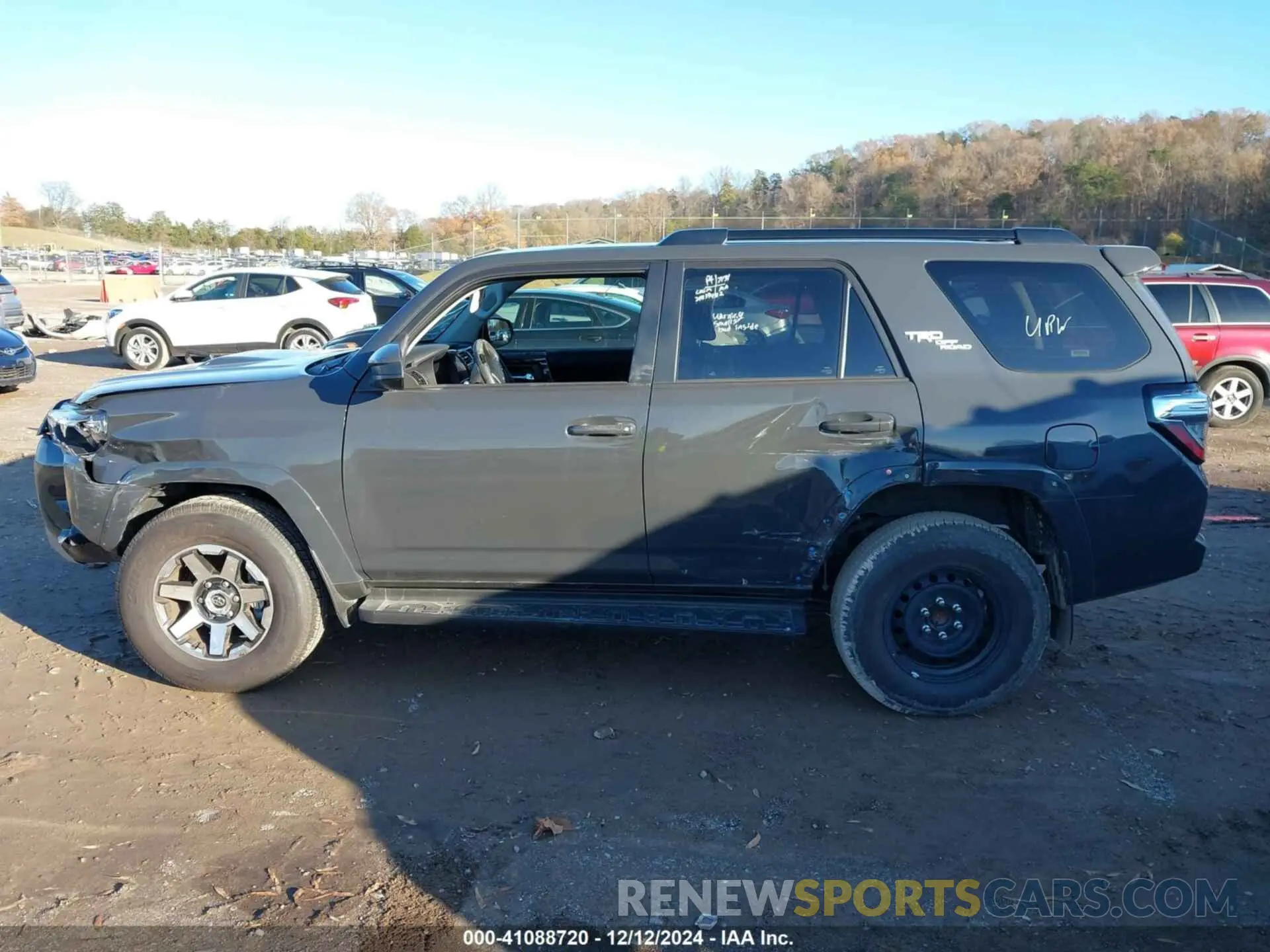14 fotografías del automóvil dañado JTEPU5JR6R6267629 TOYOTA 4RUNNER 2024