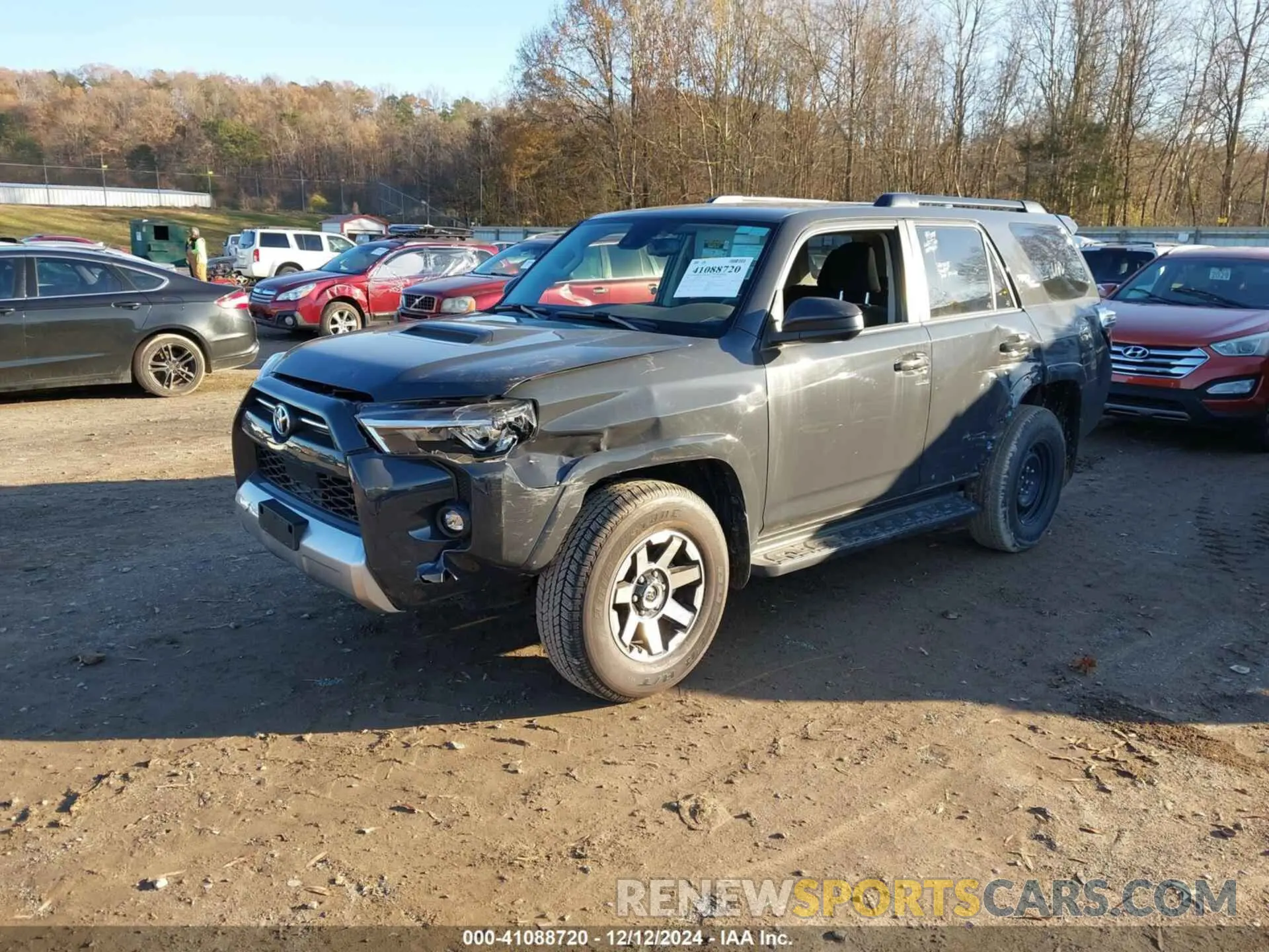 2 fotografías del automóvil dañado JTEPU5JR6R6267629 TOYOTA 4RUNNER 2024