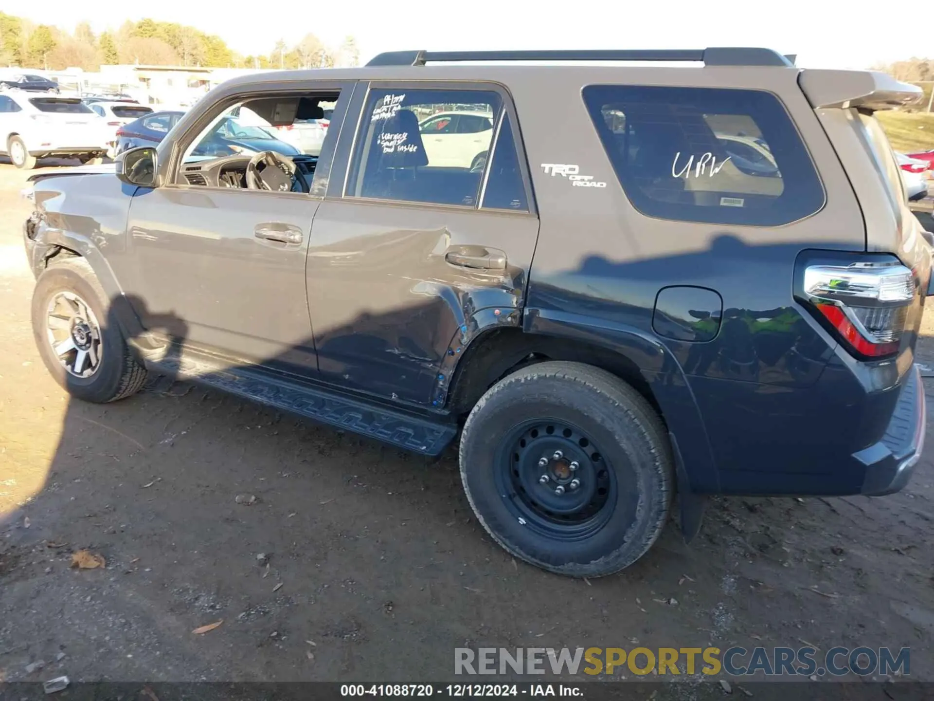 3 fotografías del automóvil dañado JTEPU5JR6R6267629 TOYOTA 4RUNNER 2024