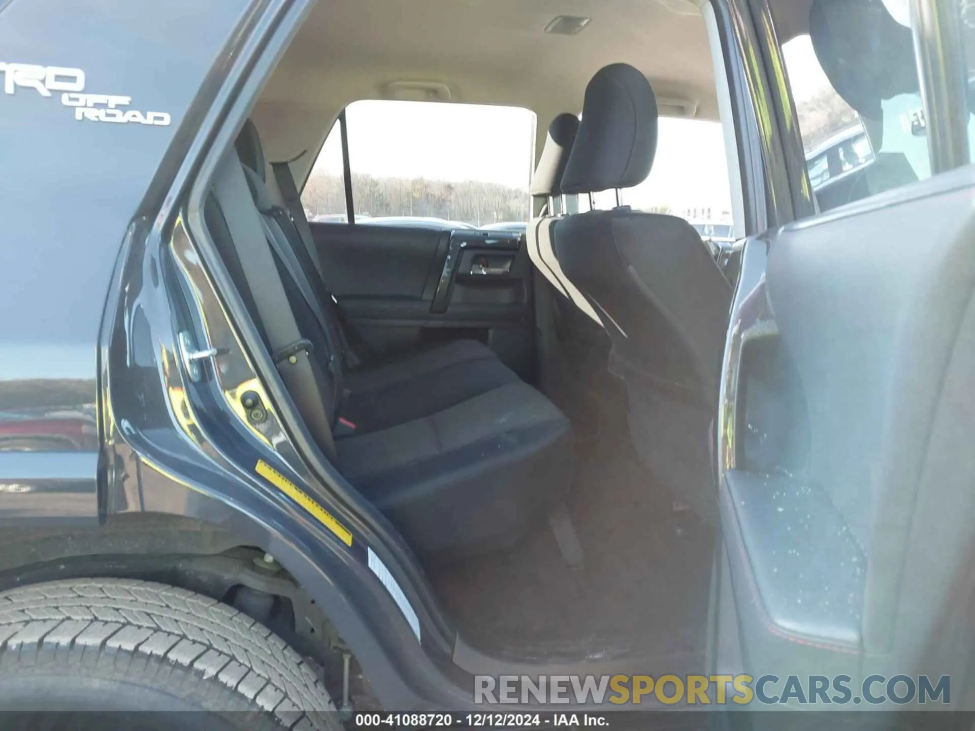 8 fotografías del automóvil dañado JTEPU5JR6R6267629 TOYOTA 4RUNNER 2024