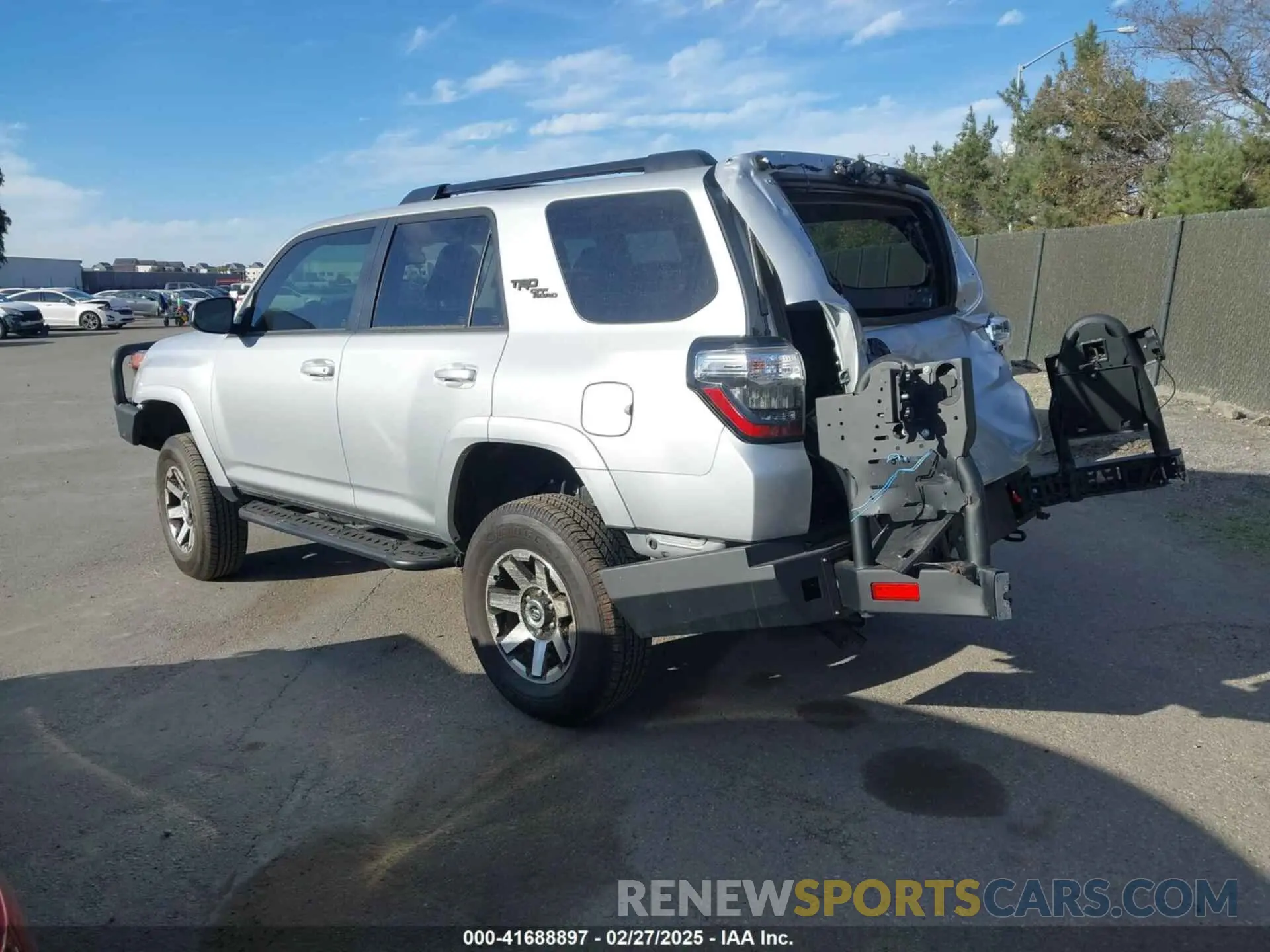 3 fotografías del automóvil dañado JTEPU5JR7R6244019 TOYOTA 4RUNNER 2024