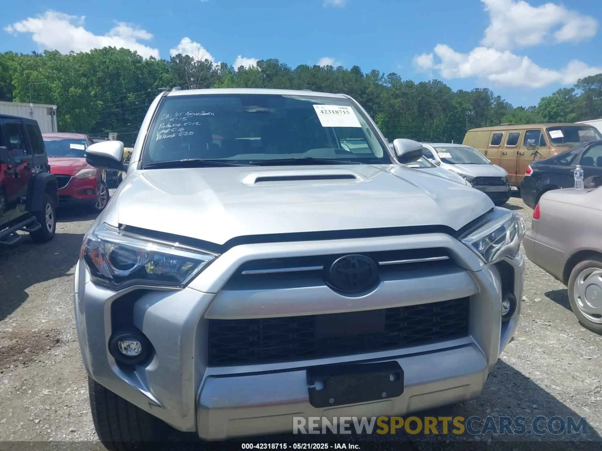 12 fotografías del automóvil dañado JTEPU5JR7R6256199 TOYOTA 4RUNNER 2024