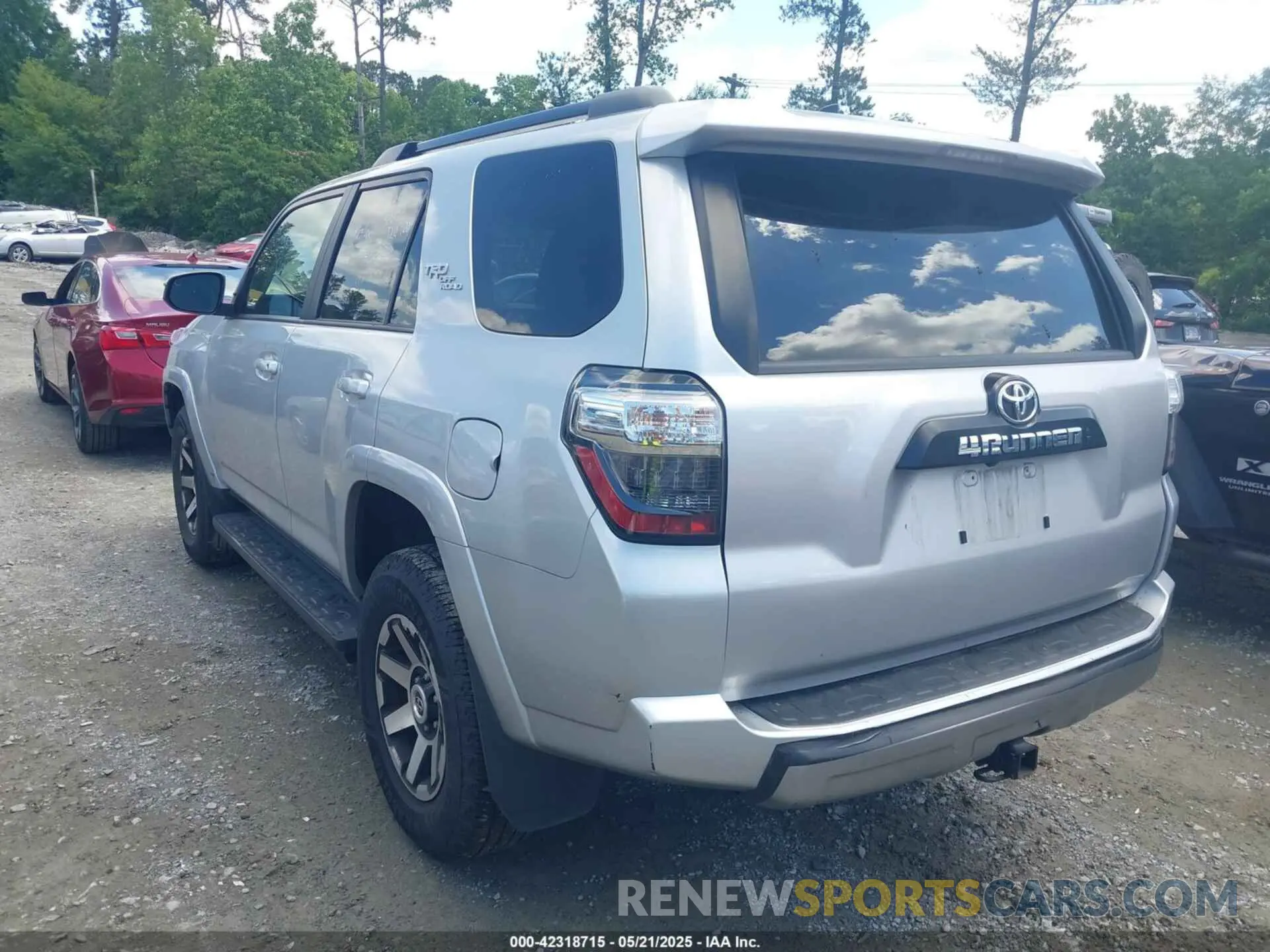 3 fotografías del automóvil dañado JTEPU5JR7R6256199 TOYOTA 4RUNNER 2024