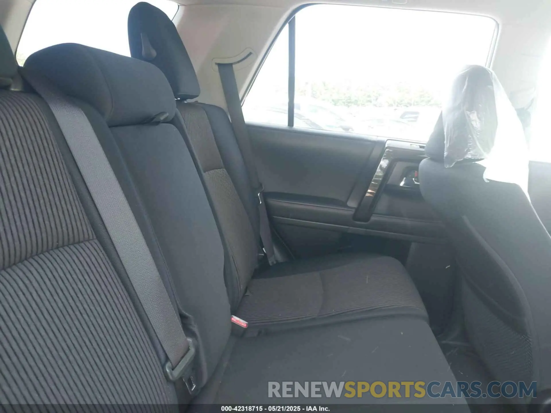 8 fotografías del automóvil dañado JTEPU5JR7R6256199 TOYOTA 4RUNNER 2024