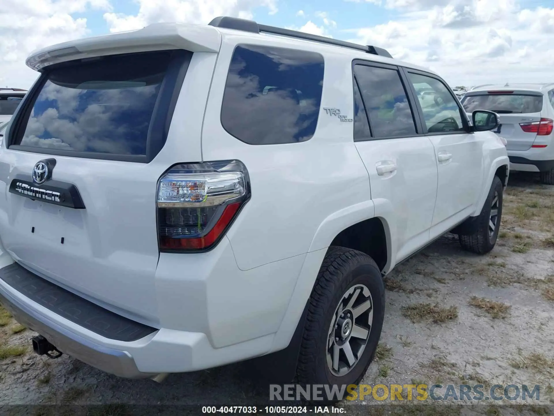 4 fotografías del automóvil dañado JTERU5JR1R6258037 TOYOTA 4RUNNER 2024