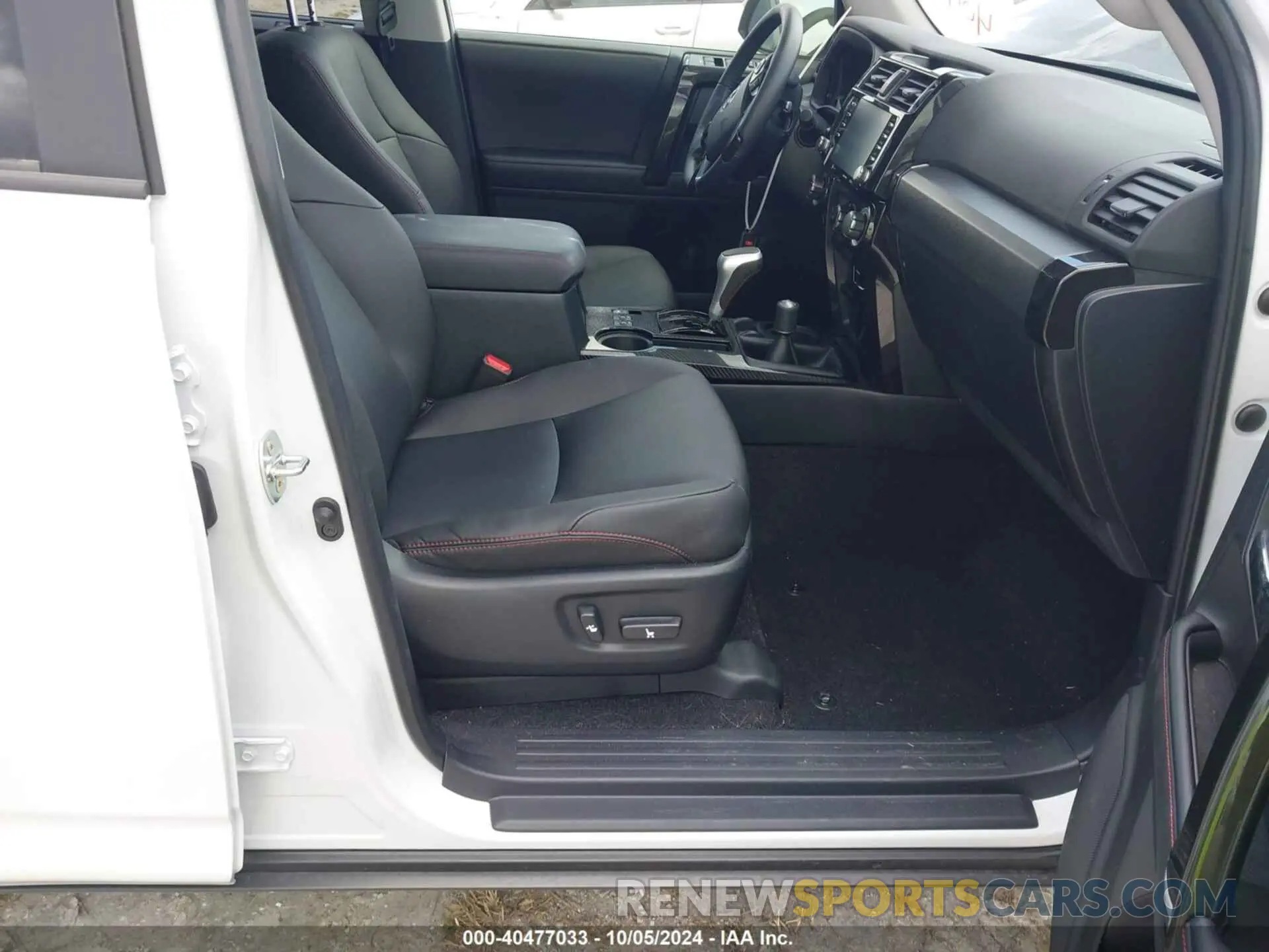 5 fotografías del automóvil dañado JTERU5JR1R6258037 TOYOTA 4RUNNER 2024