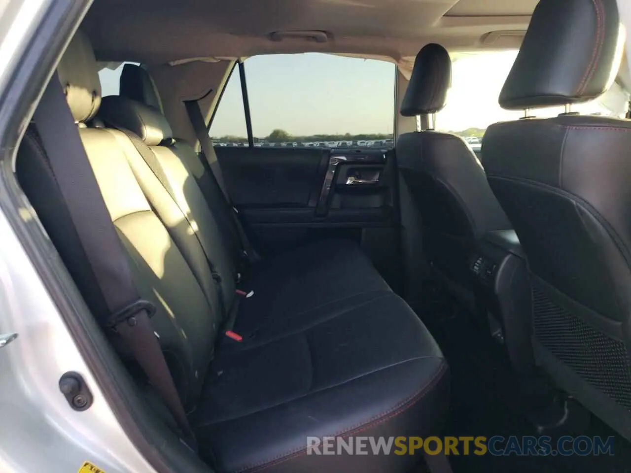 11 fotografías del automóvil dañado JTERU5JR2R6255454 TOYOTA 4RUNNER 2024