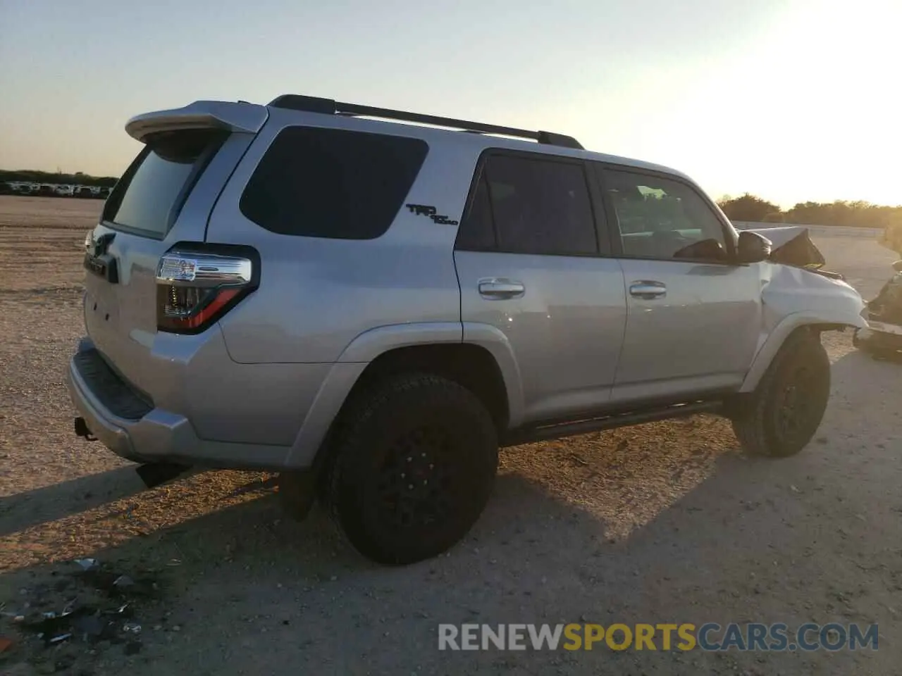 3 fotografías del automóvil dañado JTERU5JR2R6255454 TOYOTA 4RUNNER 2024