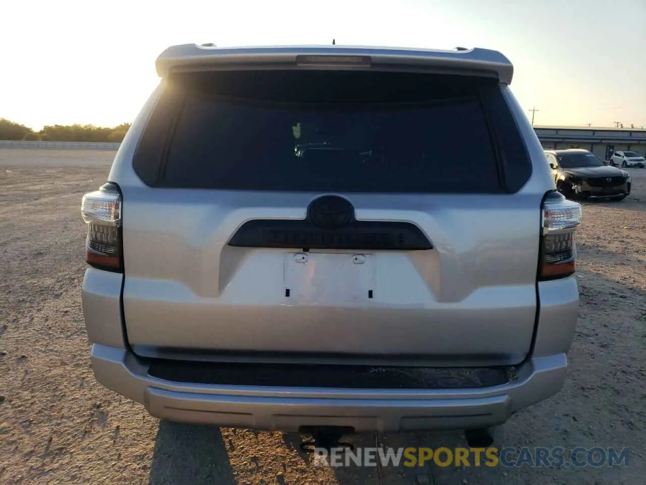 6 fotografías del automóvil dañado JTERU5JR2R6255454 TOYOTA 4RUNNER 2024