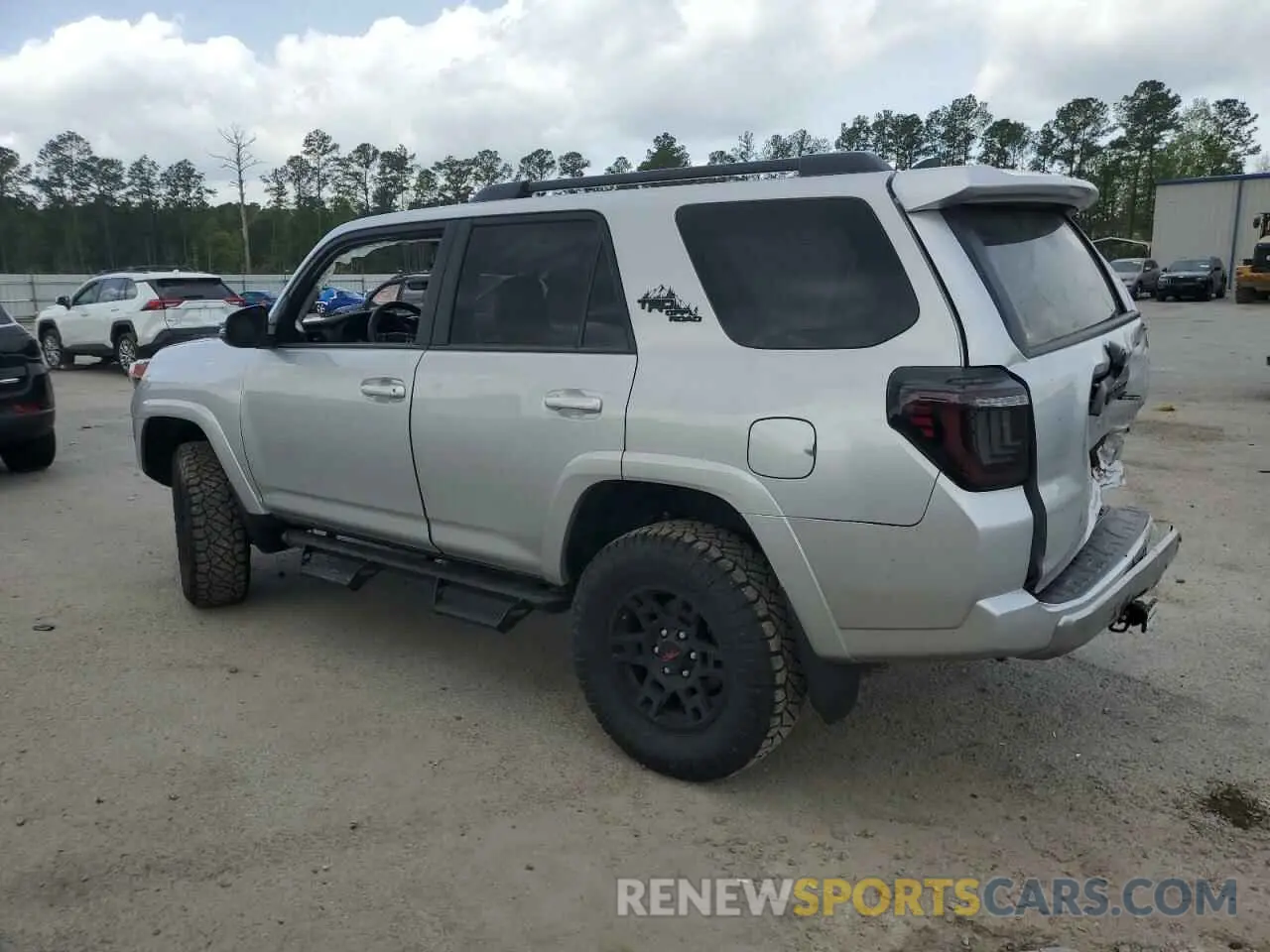 2 fotografías del automóvil dañado JTERU5JR2R6292519 TOYOTA 4RUNNER 2024