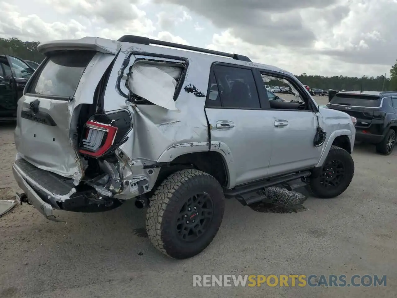 3 fotografías del automóvil dañado JTERU5JR2R6292519 TOYOTA 4RUNNER 2024