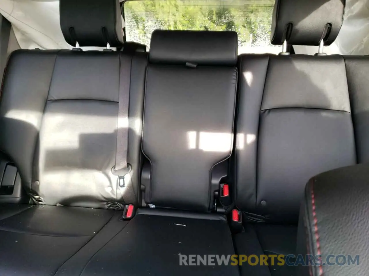 10 fotografías del automóvil dañado JTERU5JR2R6302997 TOYOTA 4RUNNER 2024