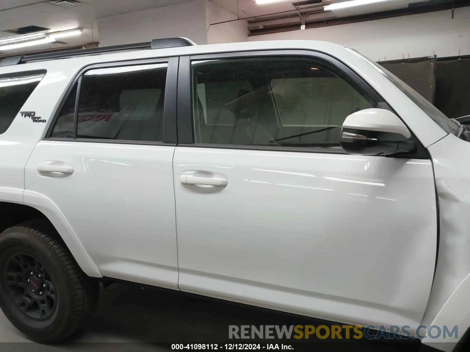 13 fotografías del automóvil dañado JTERU5JR3R6260811 TOYOTA 4RUNNER 2024
