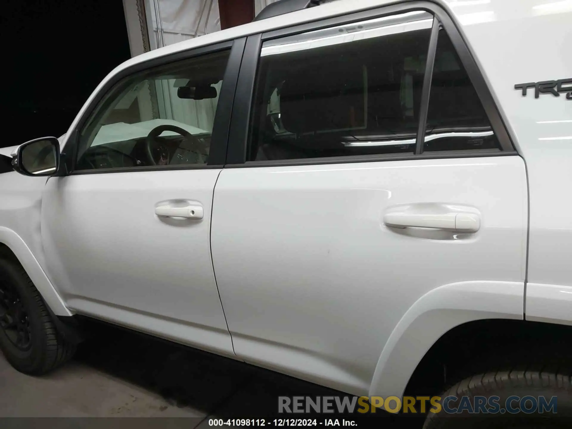 14 fotografías del automóvil dañado JTERU5JR3R6260811 TOYOTA 4RUNNER 2024