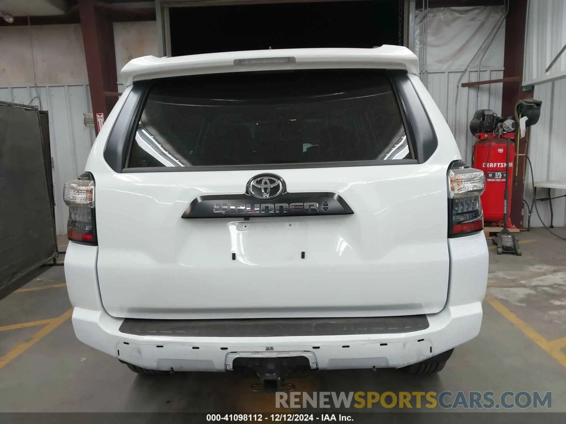 16 fotografías del automóvil dañado JTERU5JR3R6260811 TOYOTA 4RUNNER 2024